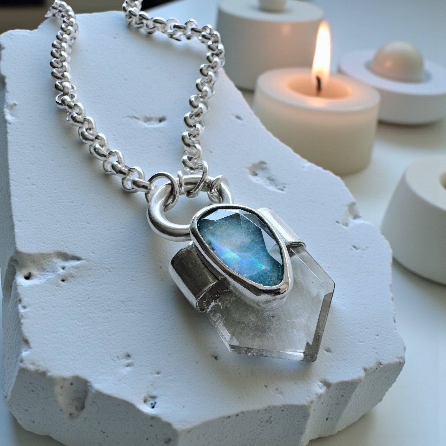 Colgante Prisma Escudo - II