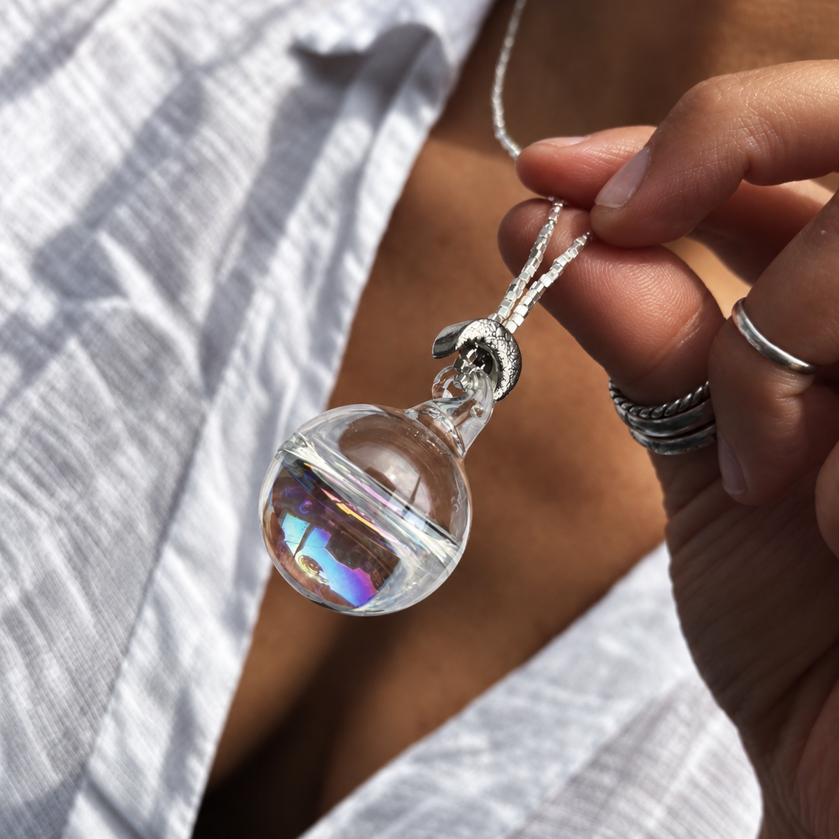 Collar Capsula de Agua de Luna Aura