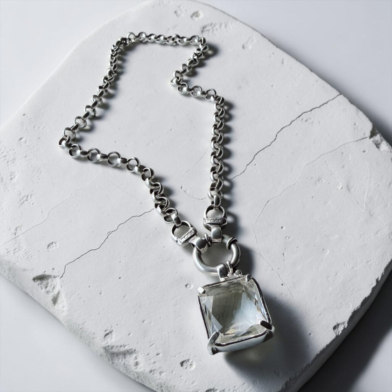 Colgante Soberana - Varias Piedras