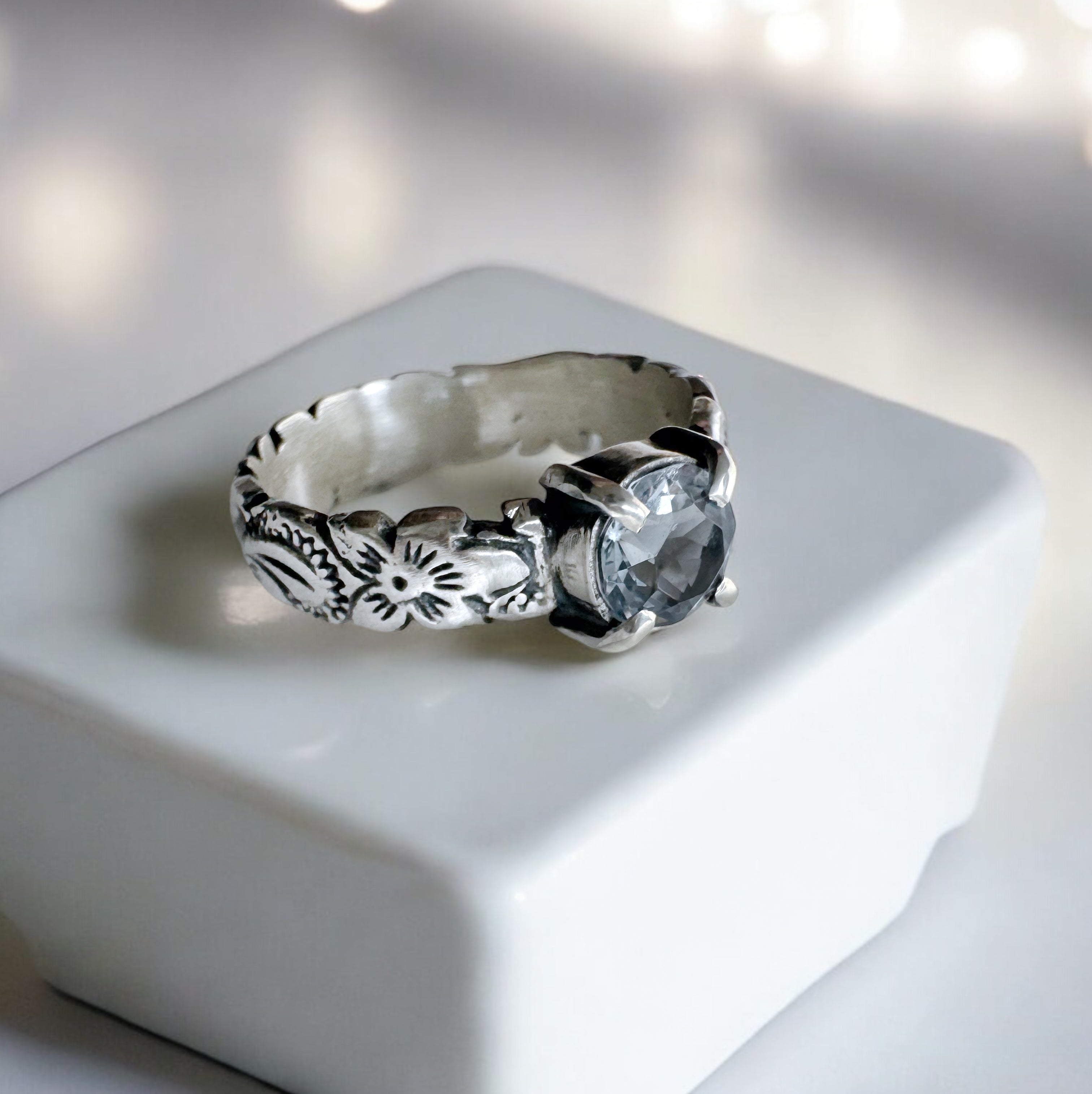 Anillo mini Magnolia Grifas - PREVENTA