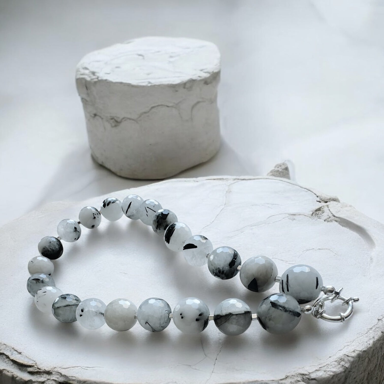 Collar Vilma - ByN - Cuarzo Turmalinado