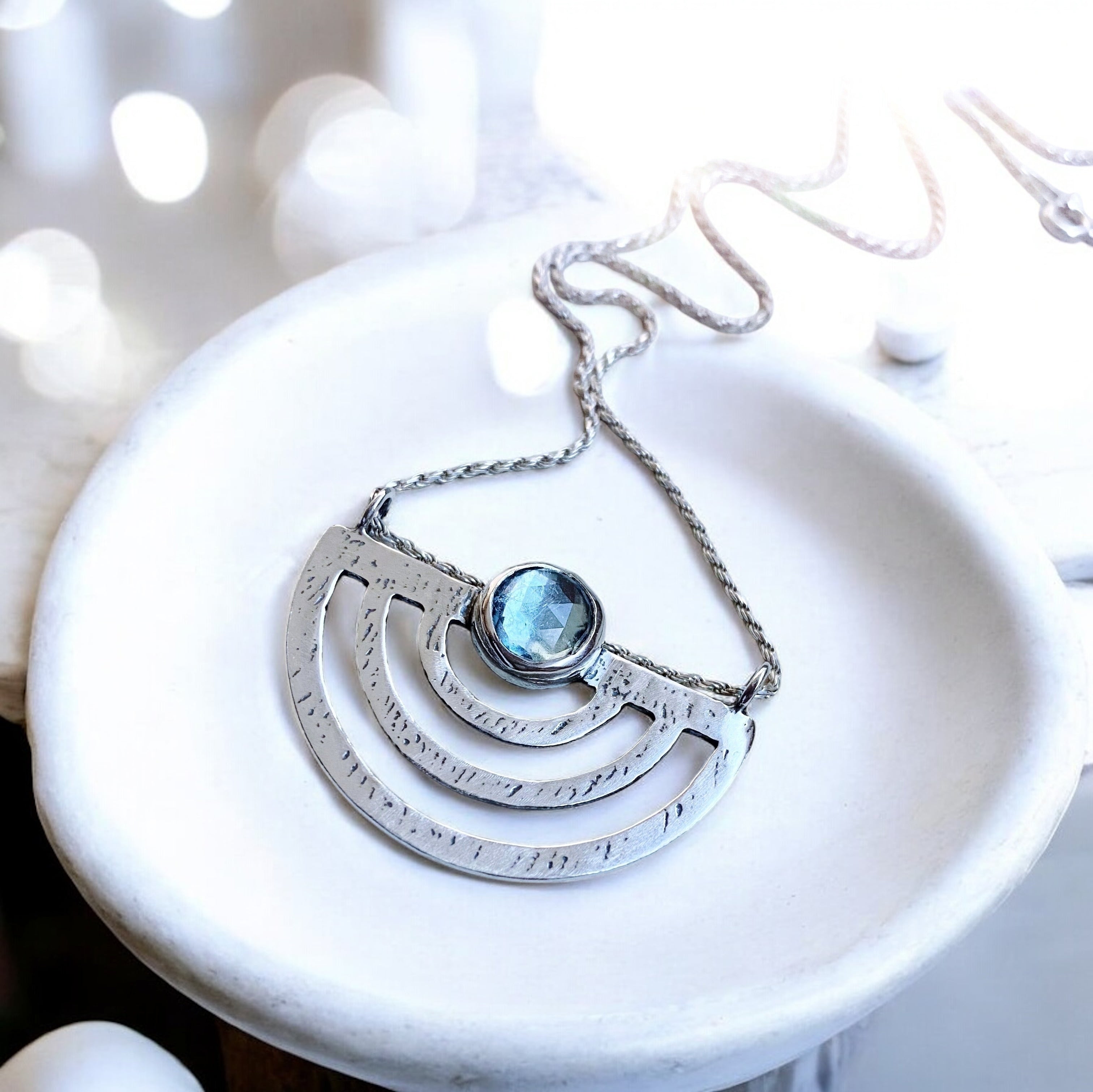 Collar Saturno - Varias Piedras