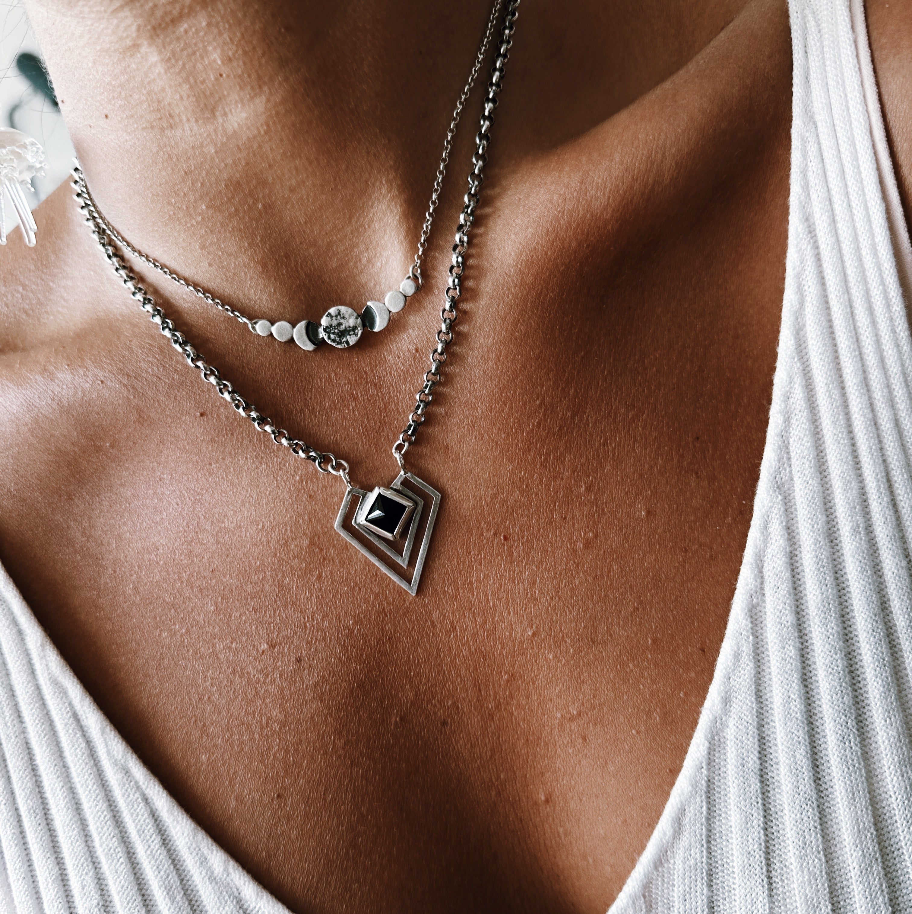 Collar Triángulo Kafka