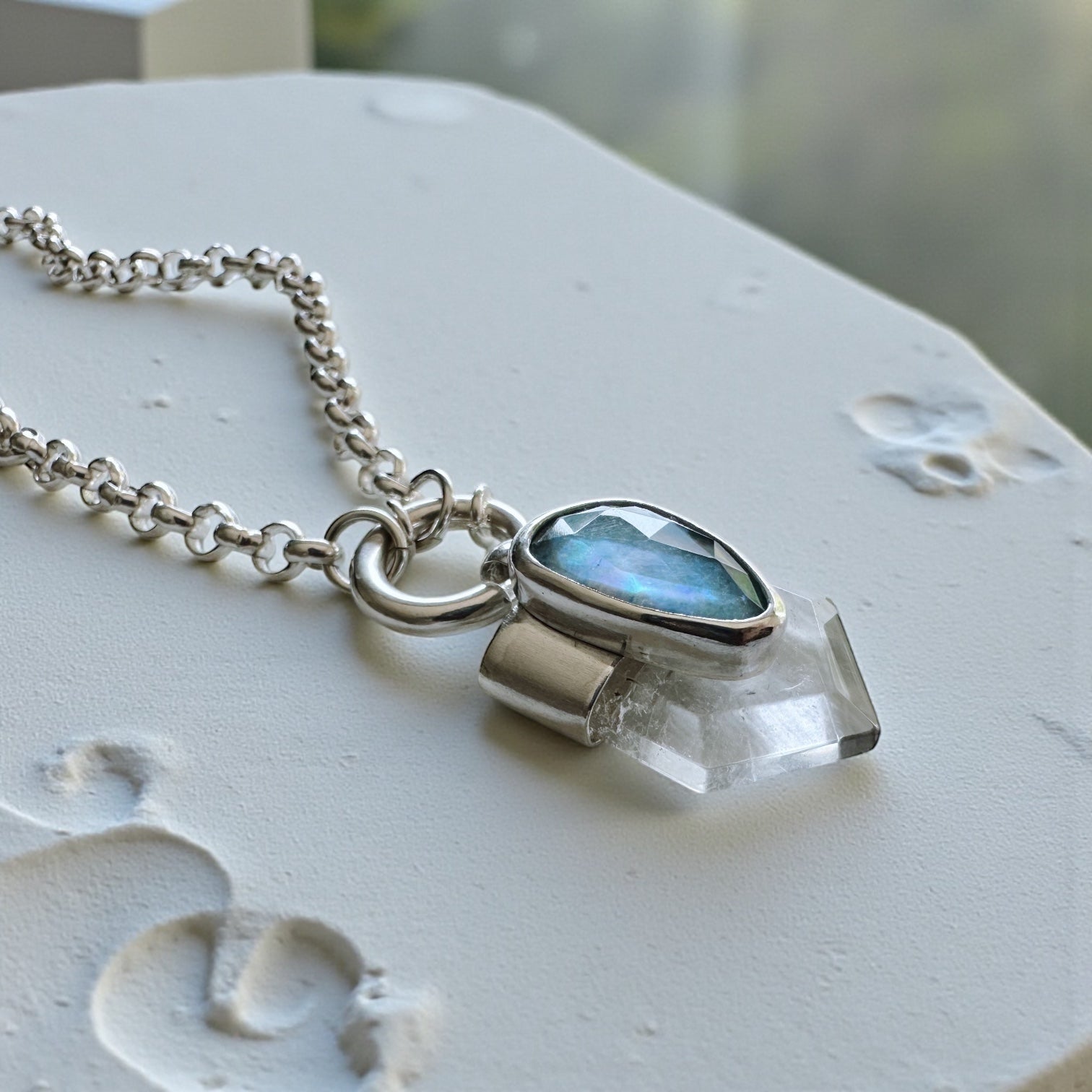 Colgante Prisma Escudo - II