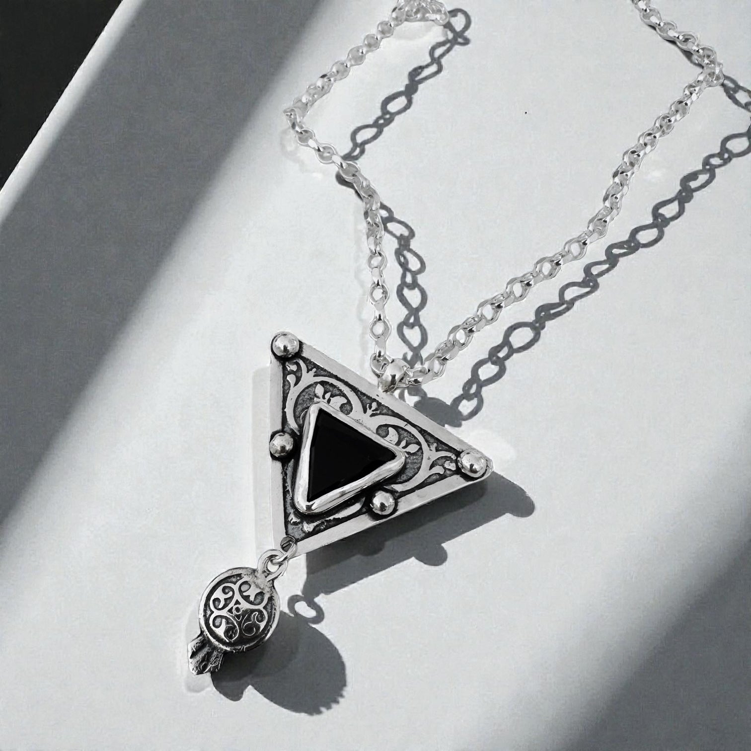 Colgante Triángulo Komodo - Black Night