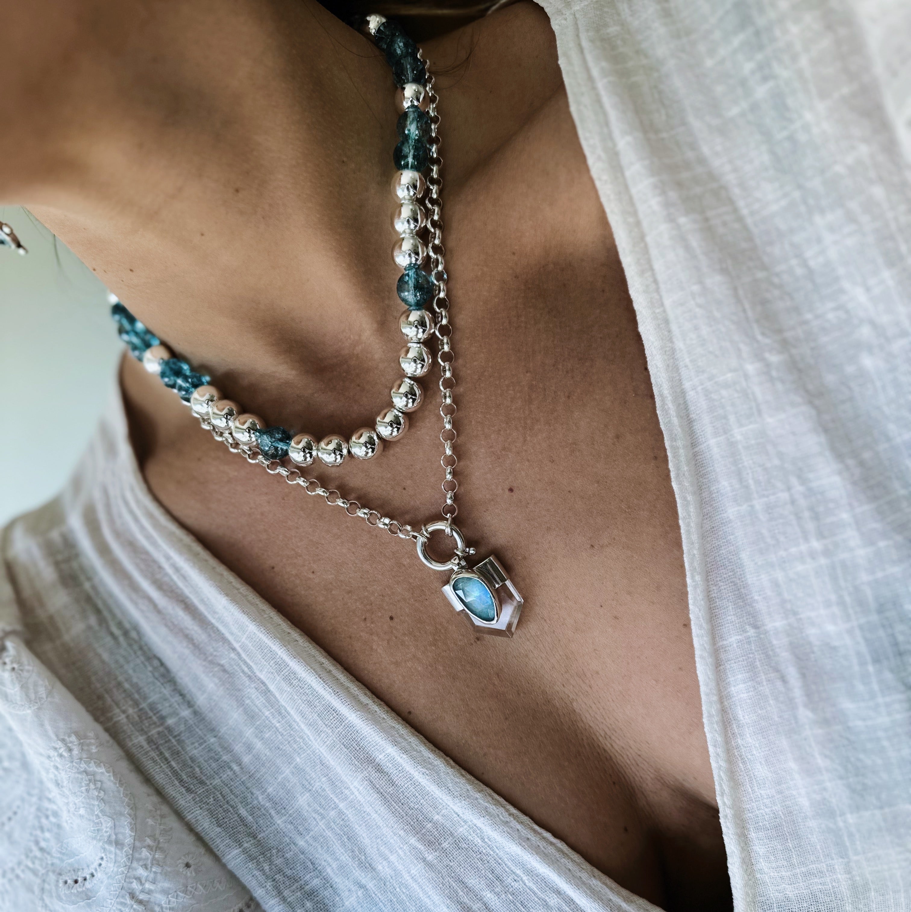 Colgante Prisma Escudo - II