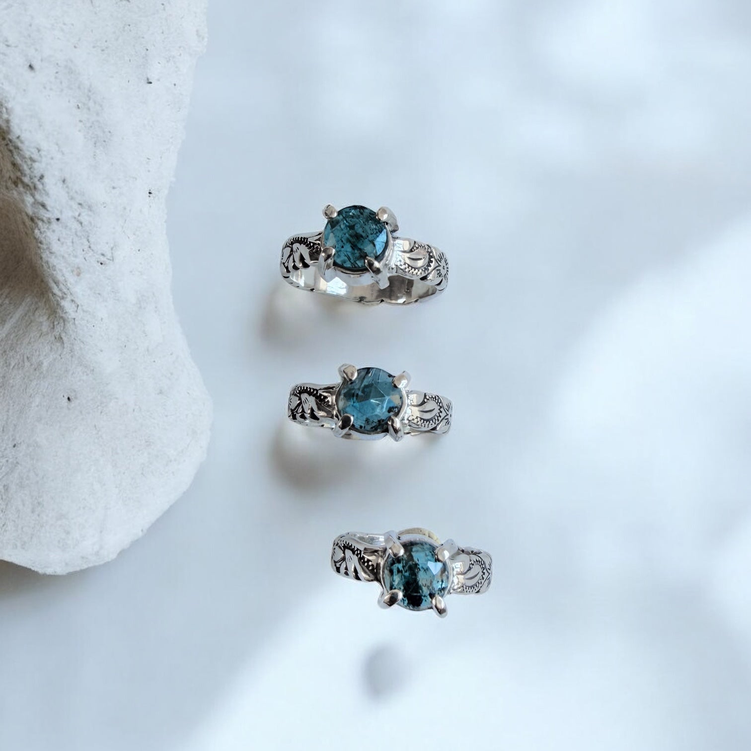 Anillo Magnolia Grifas - Cianita