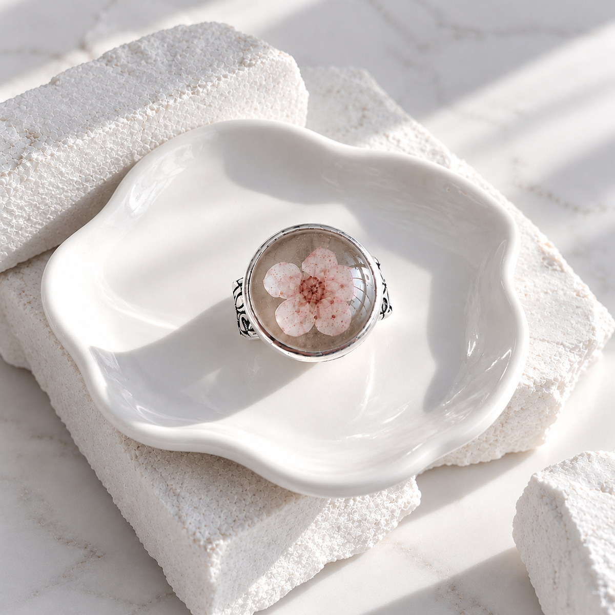 Anillo Florcita Encapsulada / Cherry Blossom