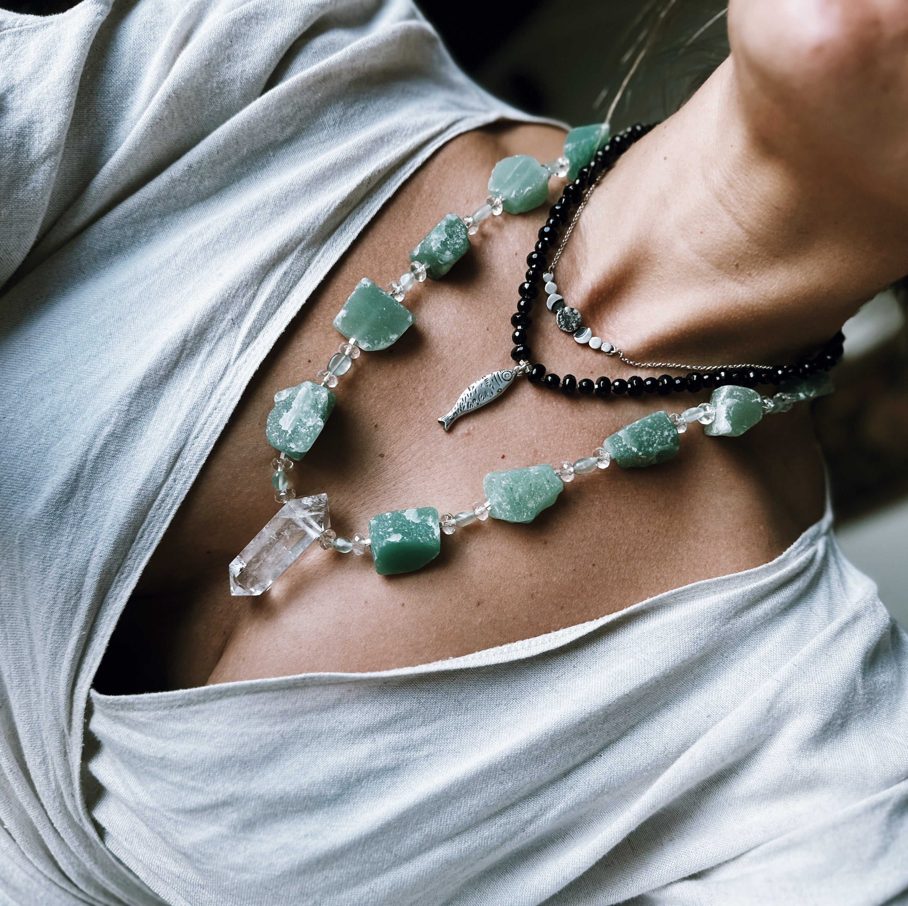 Collar “The Fish Charm & Onix”