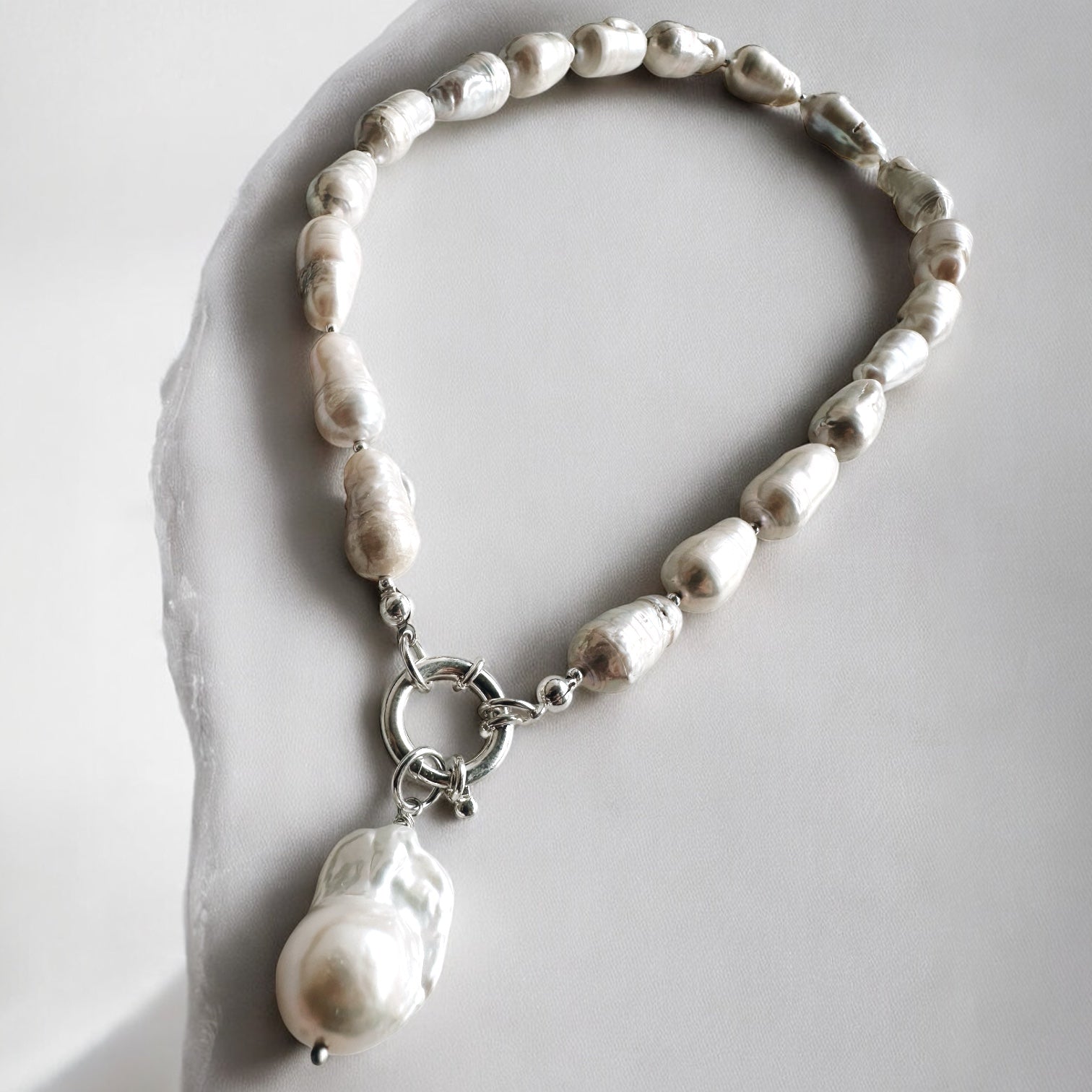 Collar Barroca Brutalista