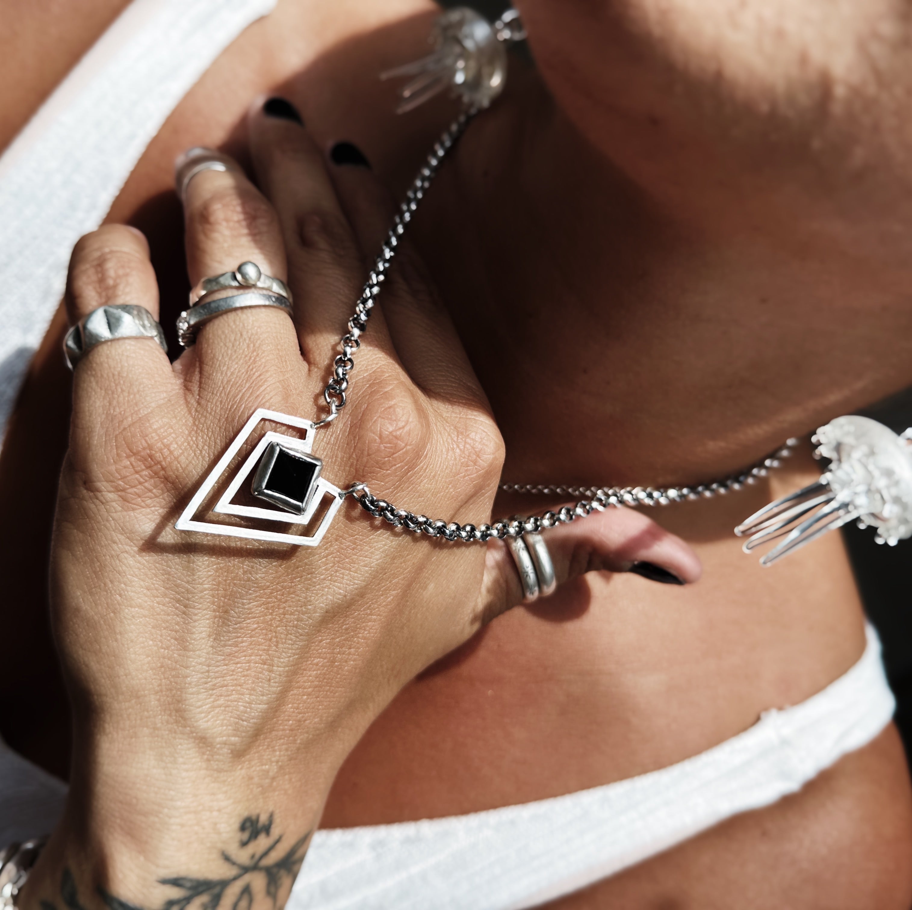 Collar Triángulo Kafka