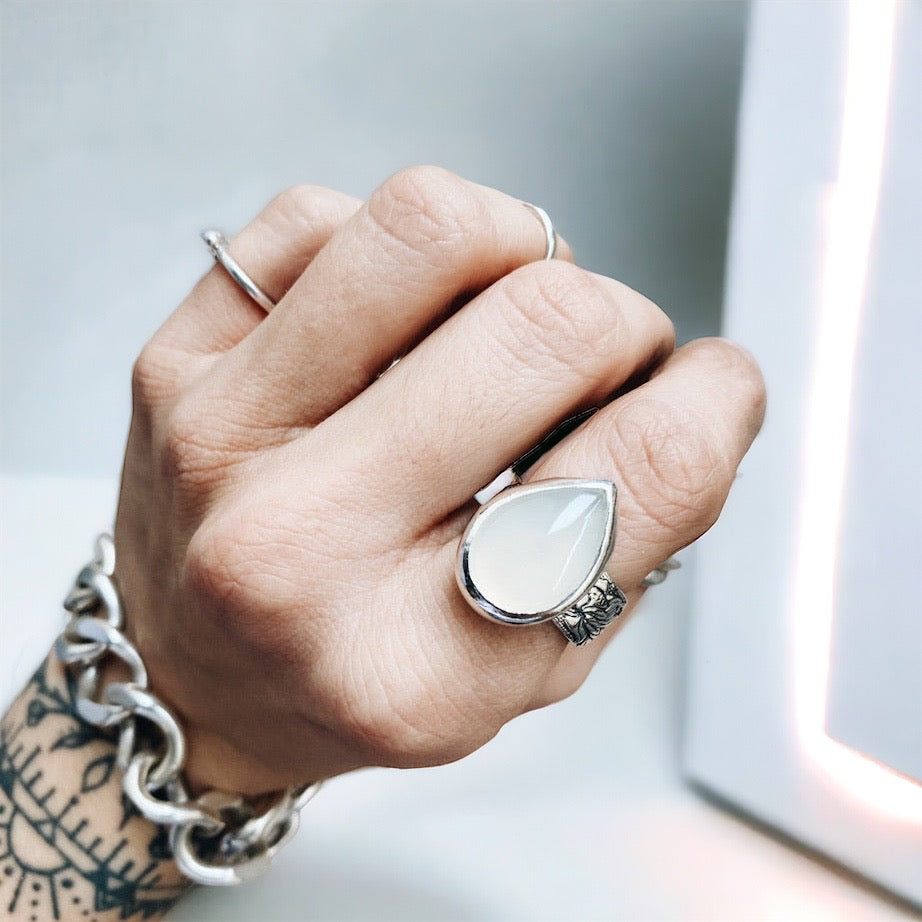 Anillo Flamenco Gota Ágata blanca