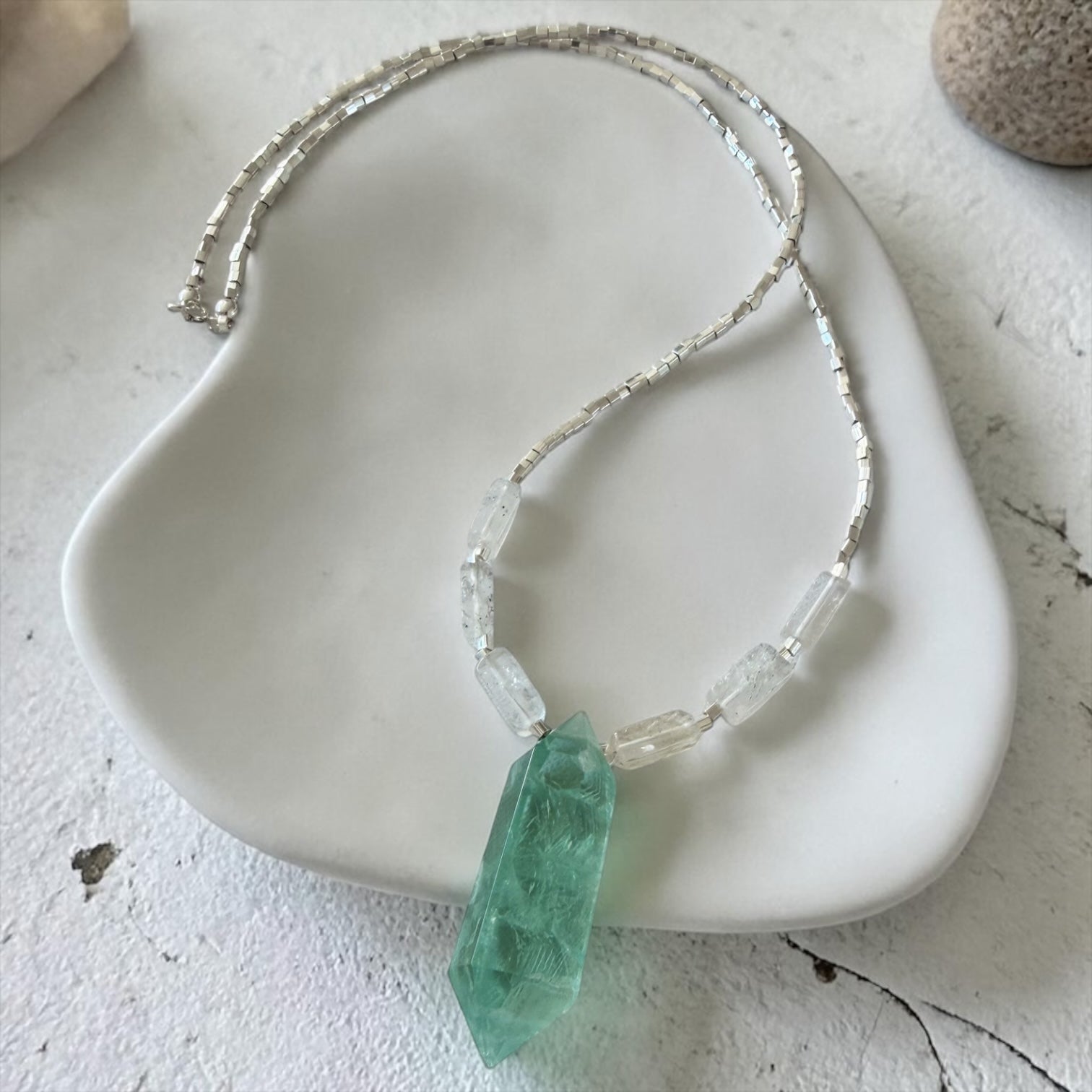 Colgante Tótem Fluorita y cuarzos