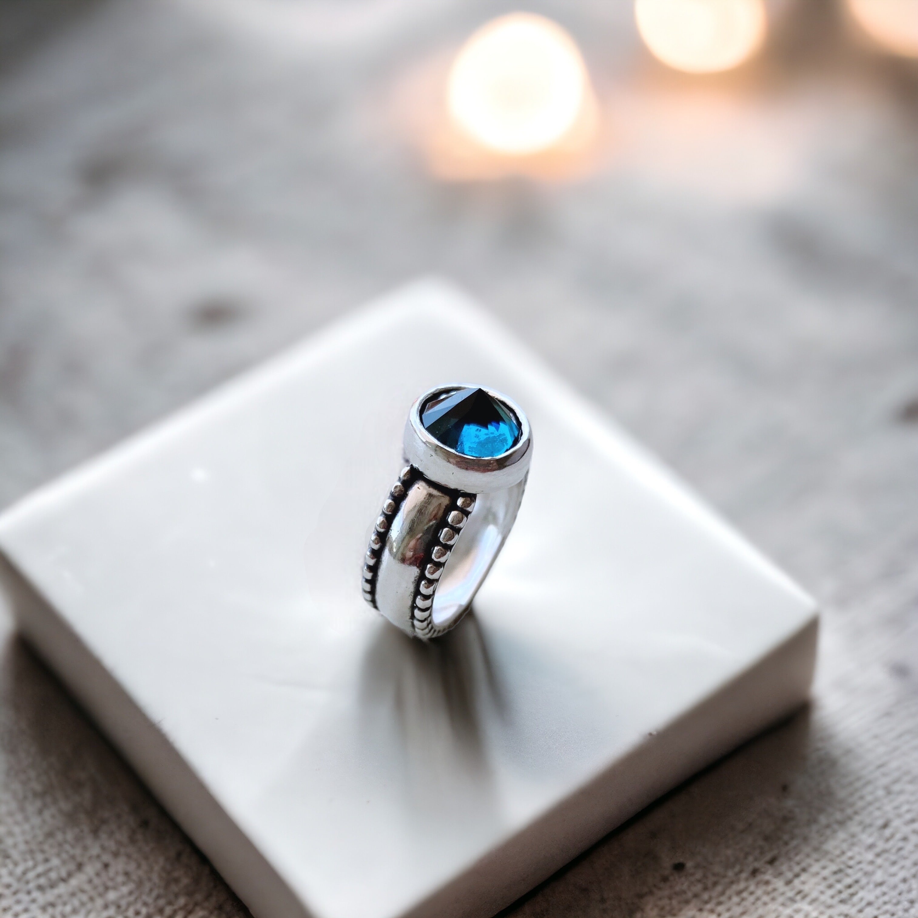 Anillo Lara Topacio London Blue Spike