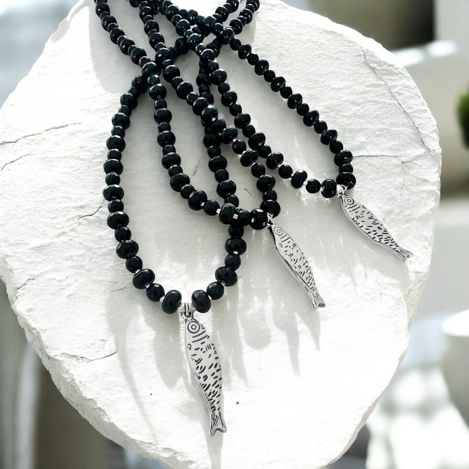 Collar “The Fish Charm & Onix”