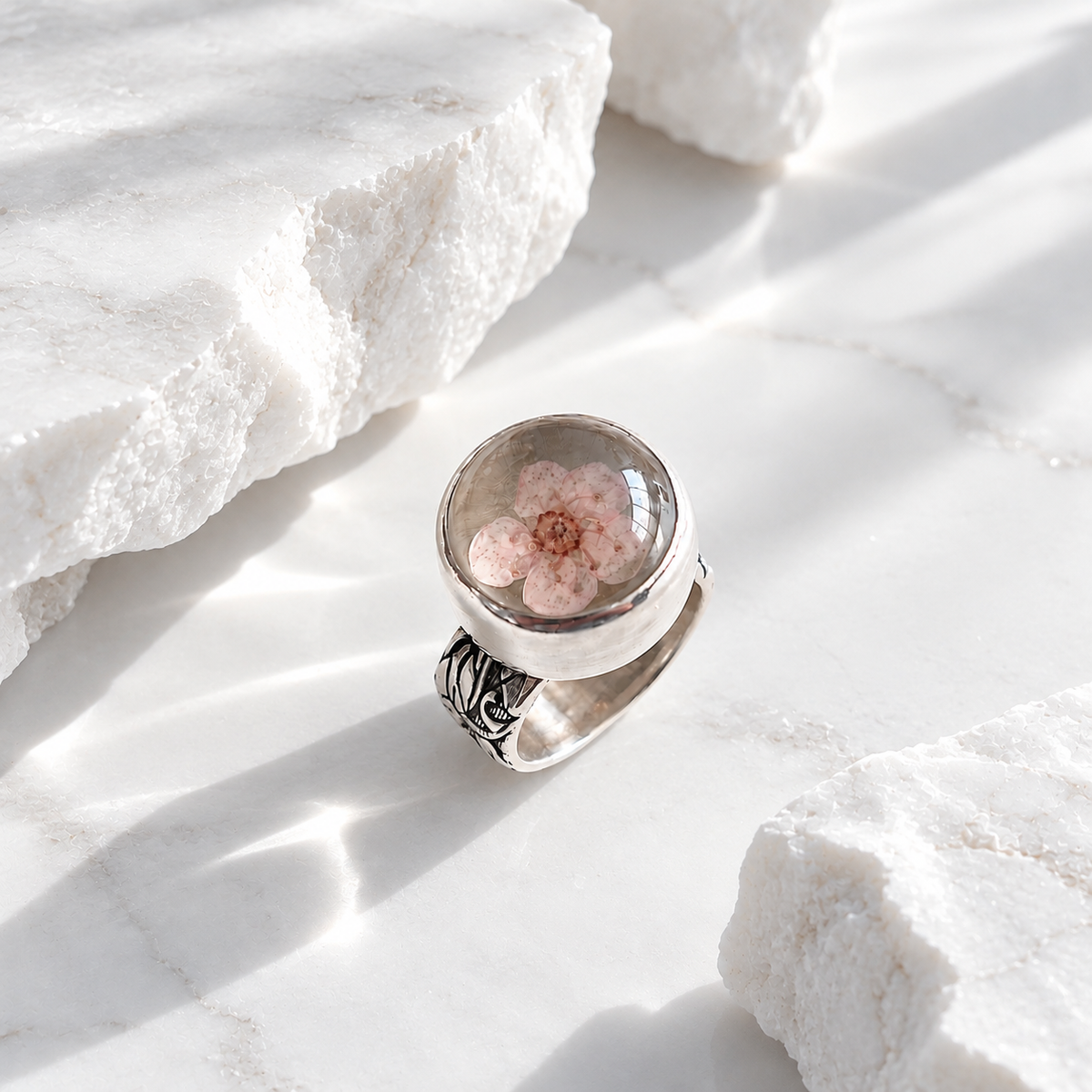Anillo Florcita Encapsulada / Cherry Blossom