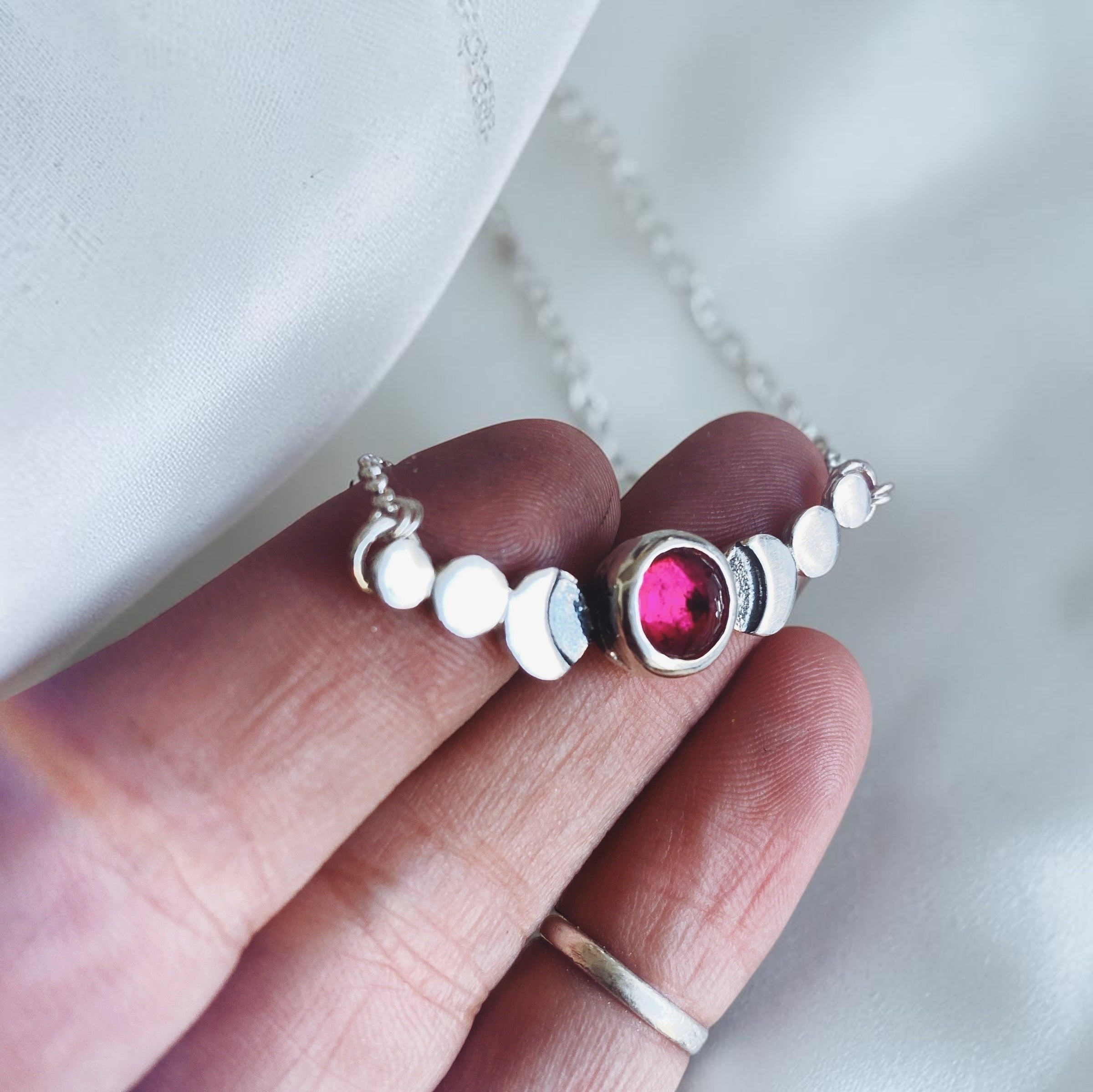 Collar Fases Very Moon Rubi