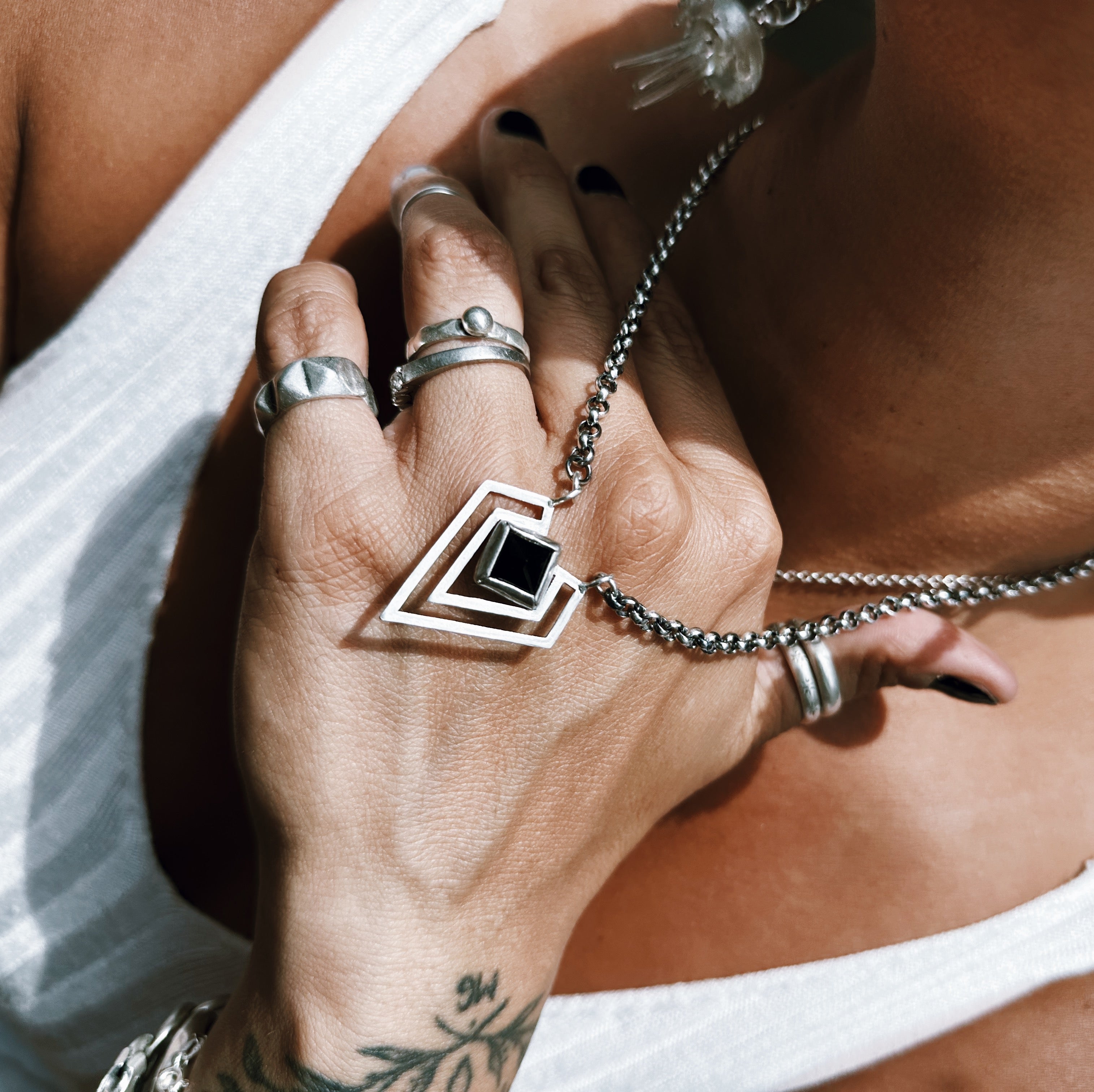 Collar Triángulo Kafka