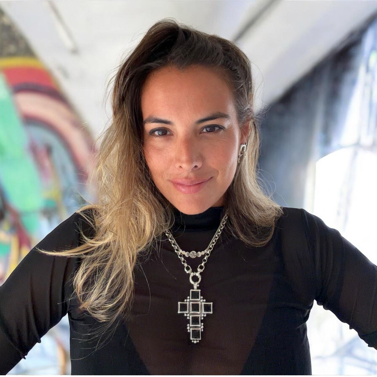 Colgante Cruz Reina Negra