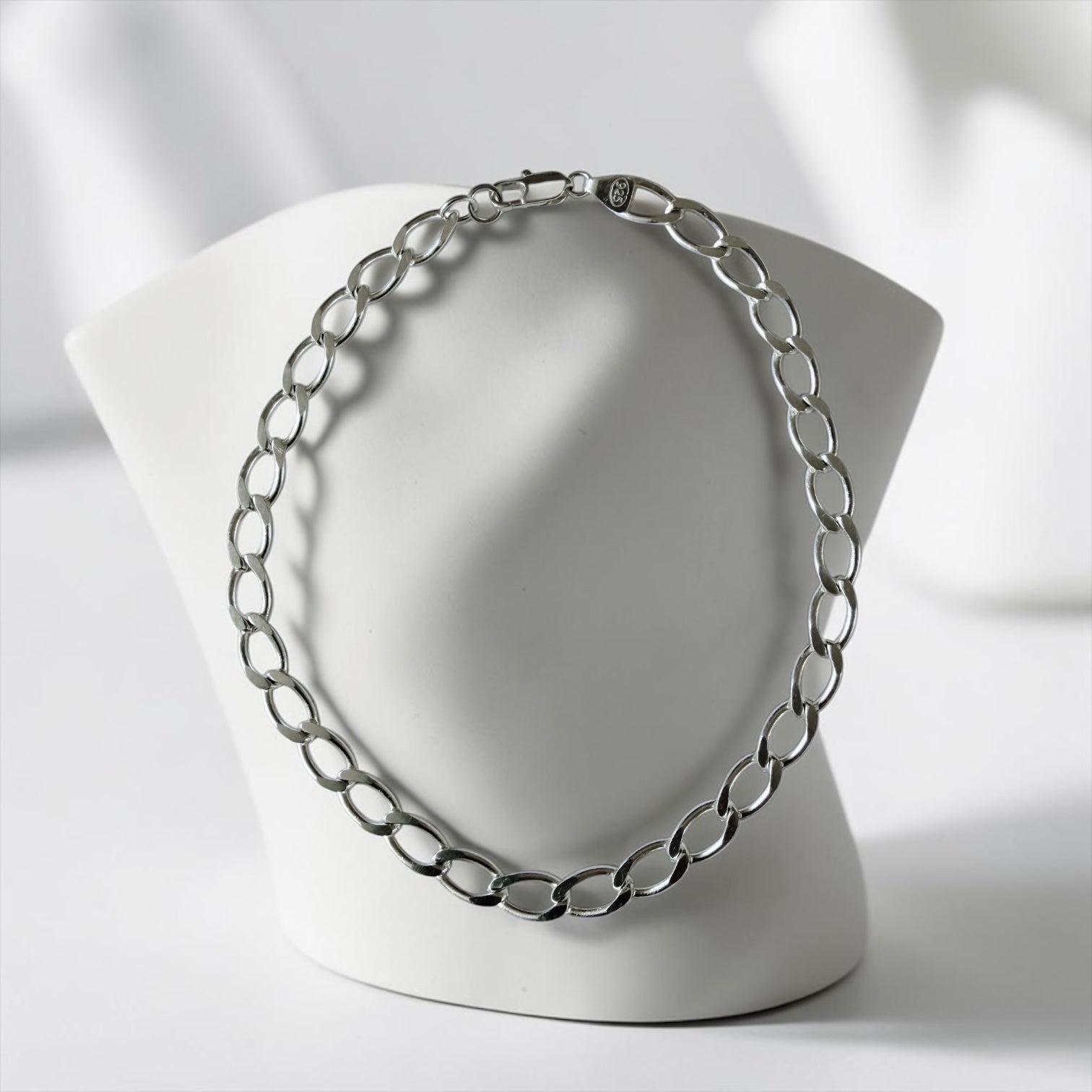 Choker Ely