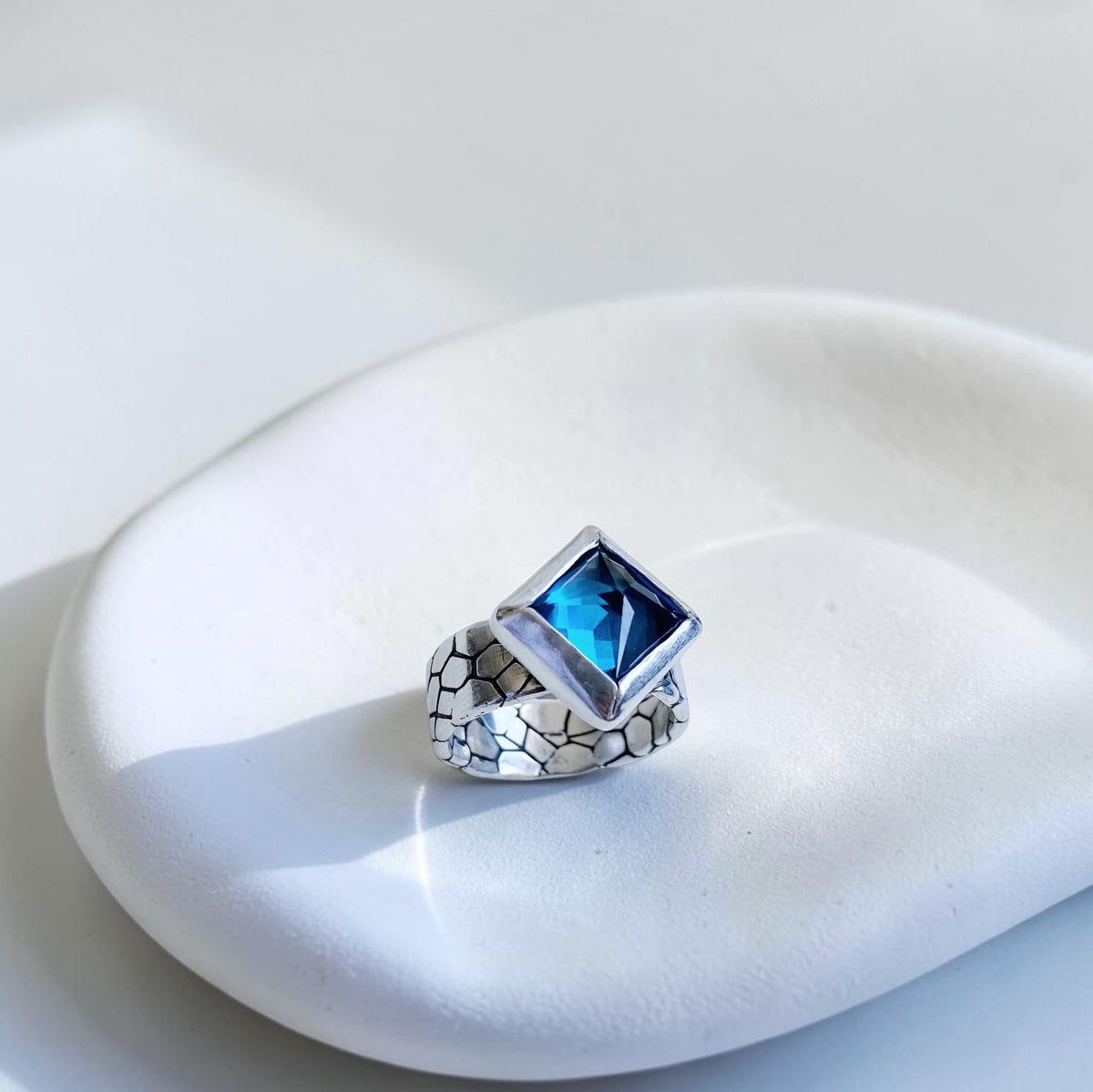 Anillo Piel de Serpiente + Rombo Topacio London Blue