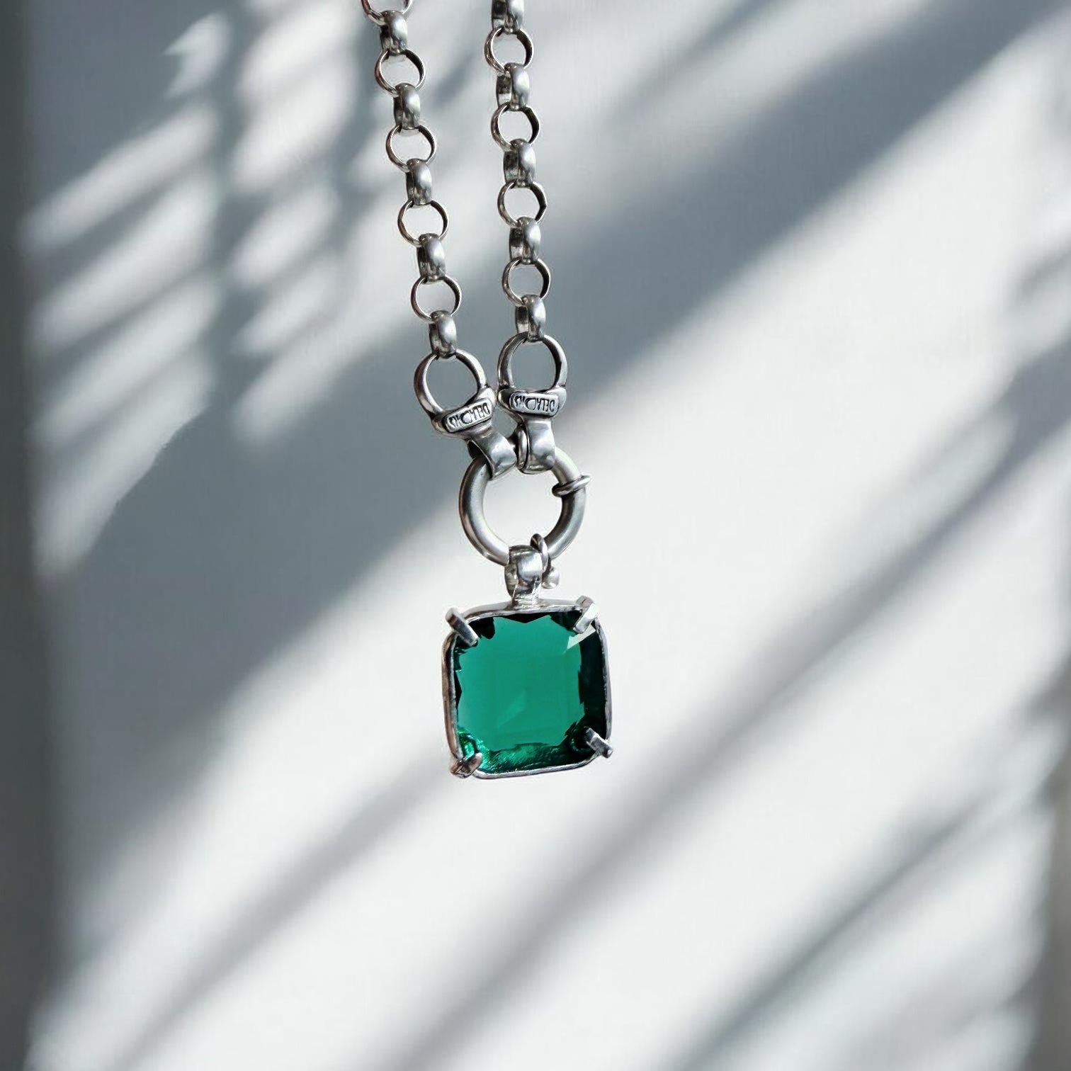 Colgante Soberana - Varias Piedras