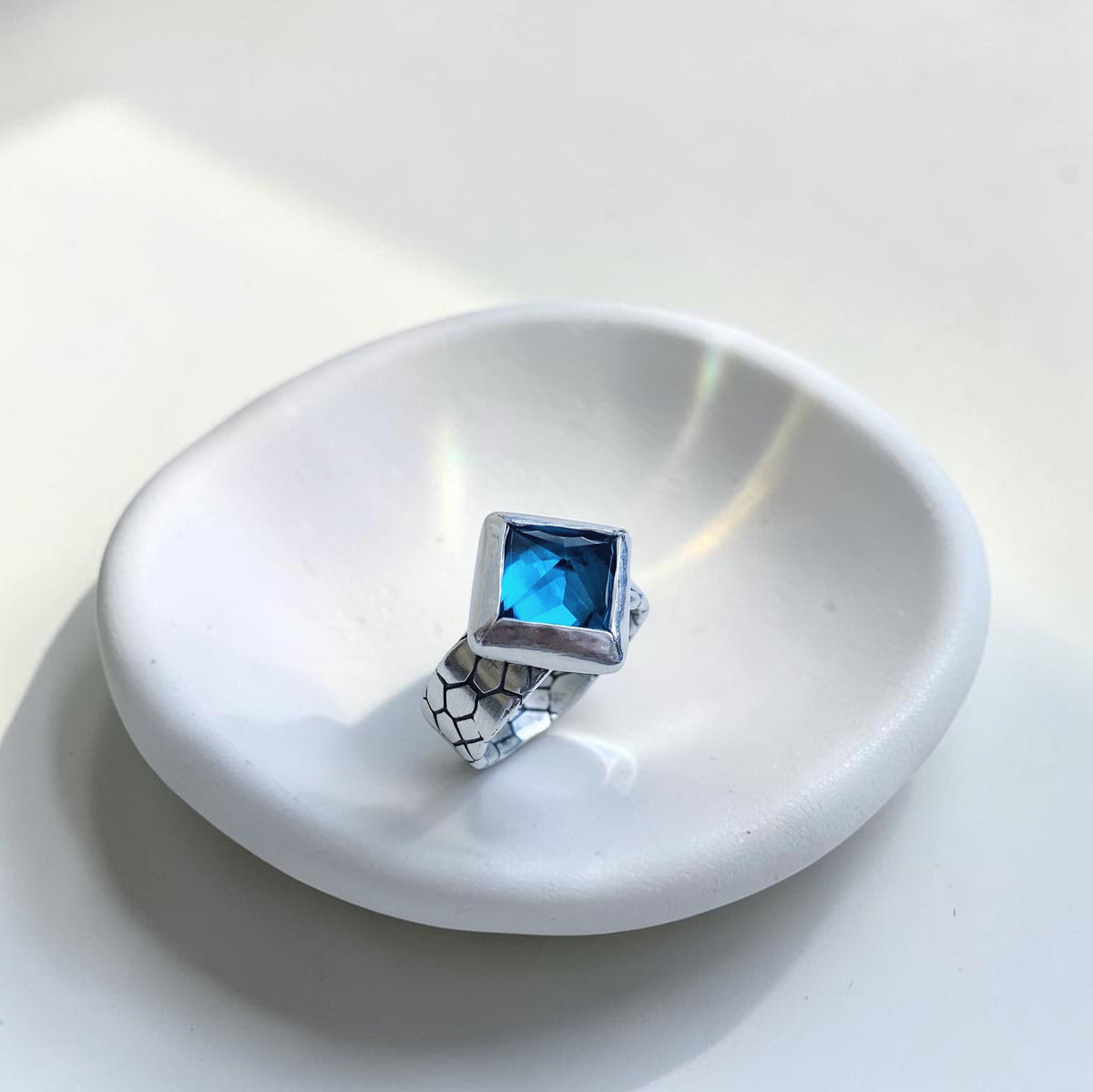 Anillo Piel de Serpiente + Rombo Topacio London Blue