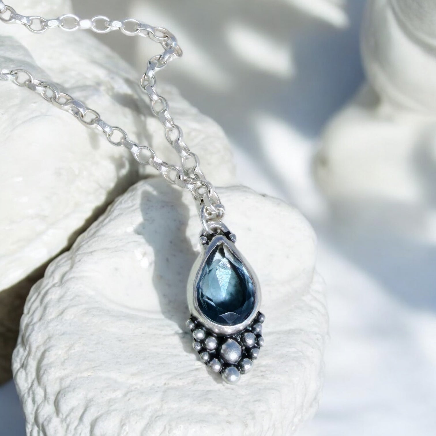 Colgante Mini Gota Empelotada Corte Briolette - Varias Piedras