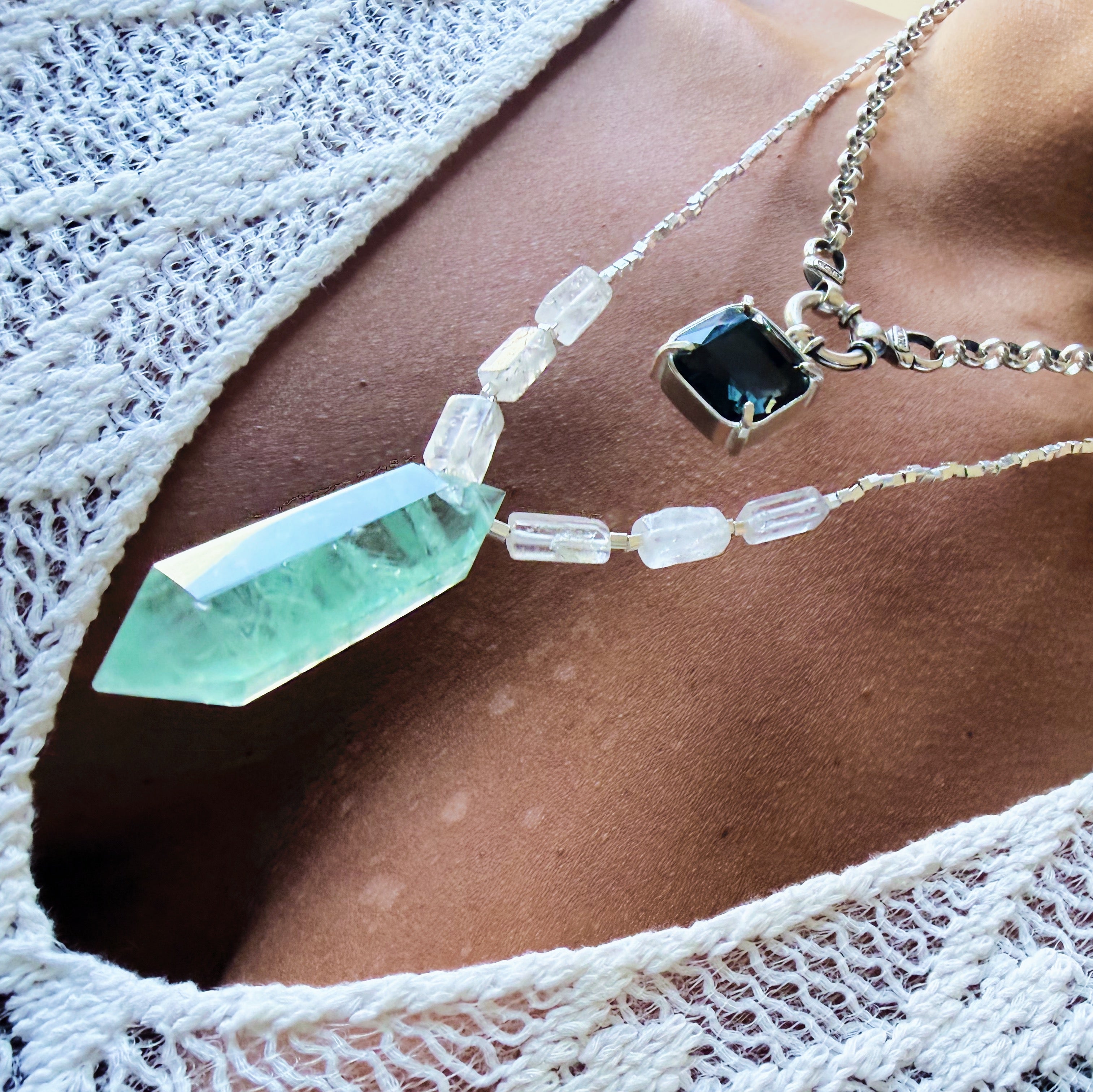 Colgante Tótem Fluorita y cuarzos