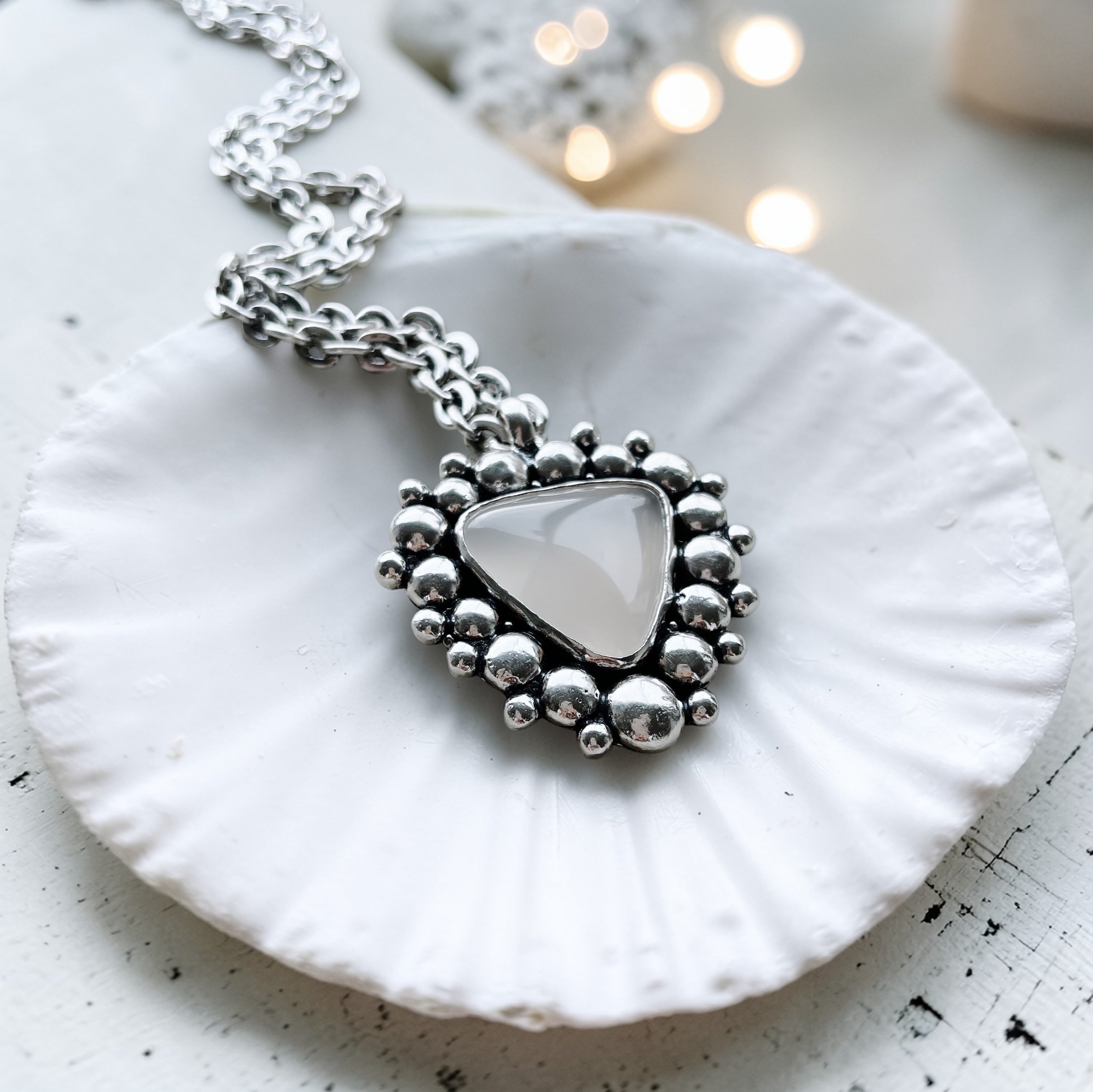 Colgante Triángulo Magno / Varias Piedras