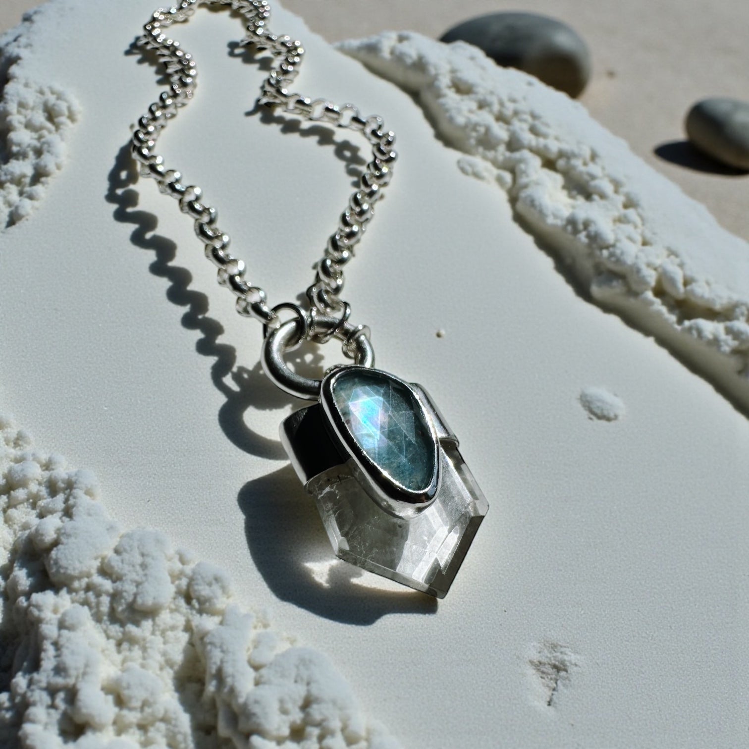 Colgante Prisma Escudo - II