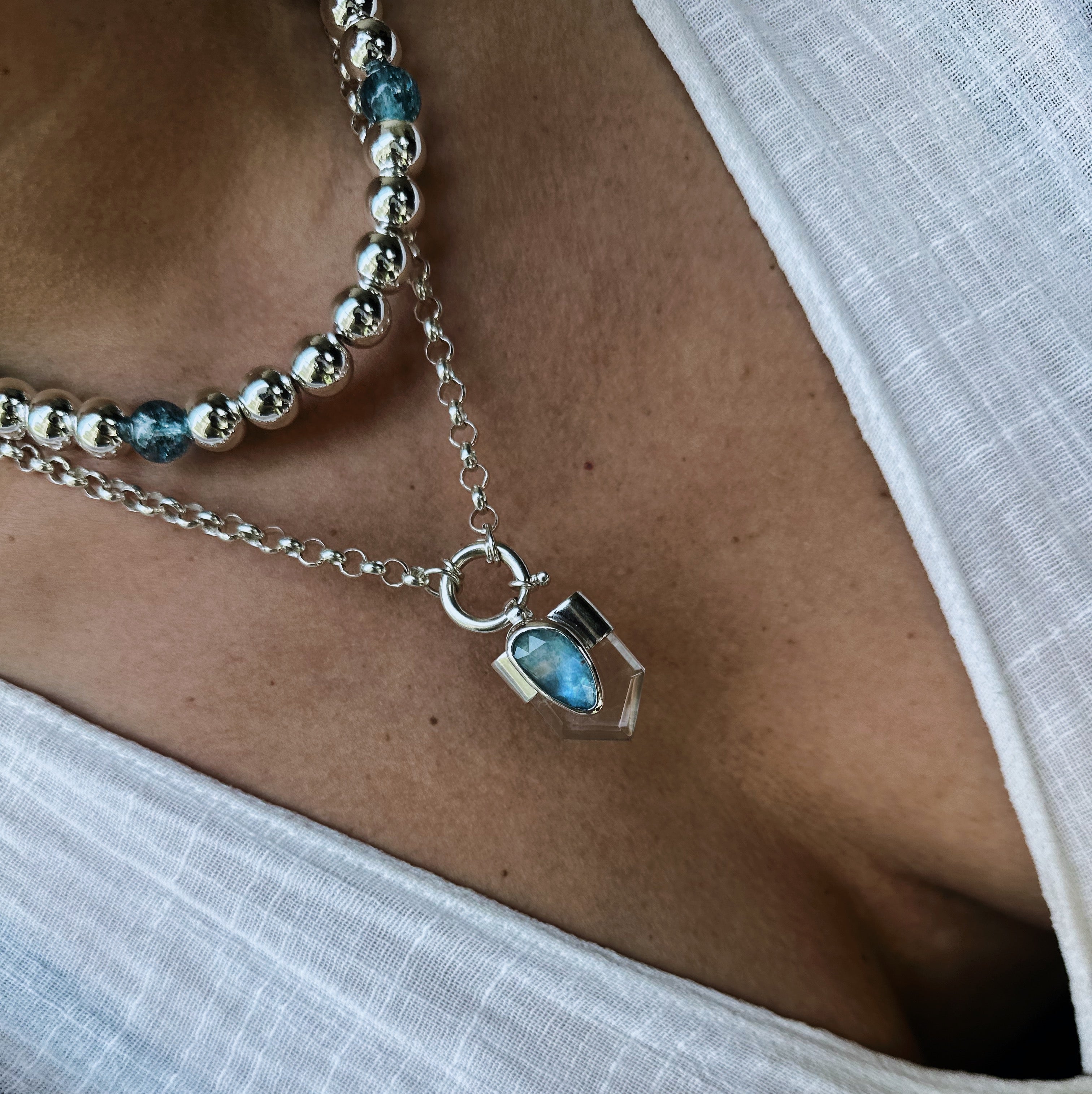 Colgante Prisma Escudo - II