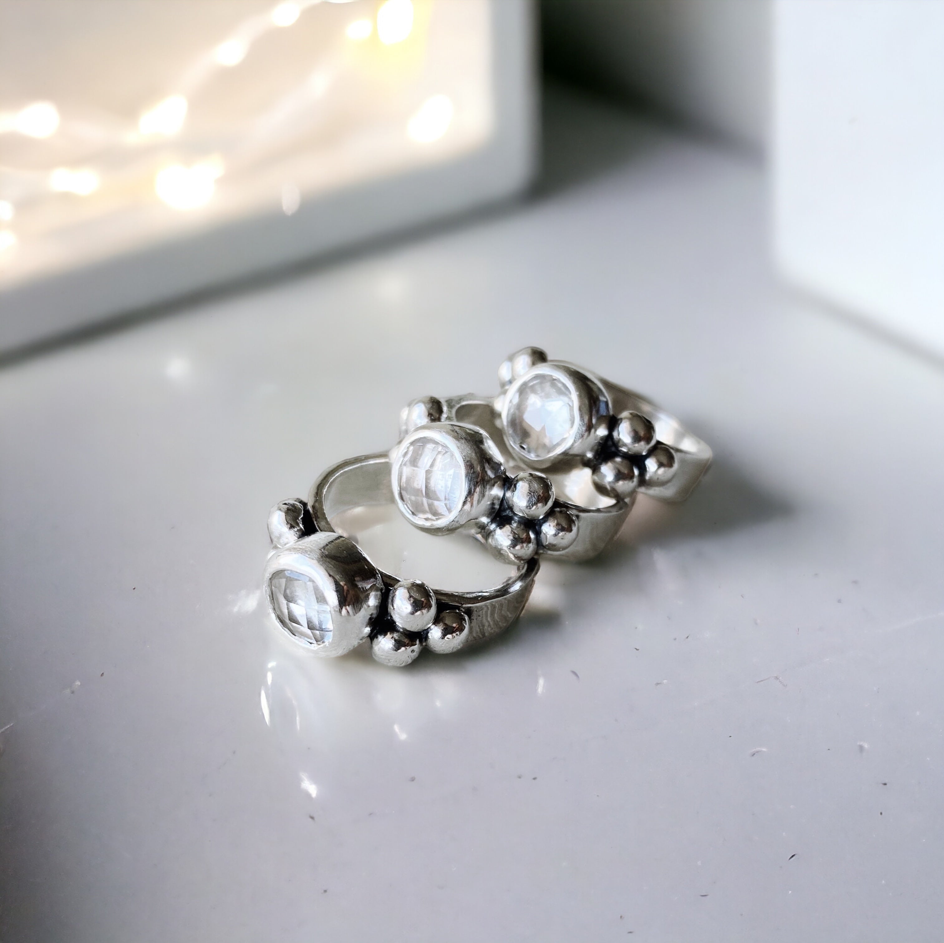 Anillo Elisa Simple - Topacio Blanco corte rosa