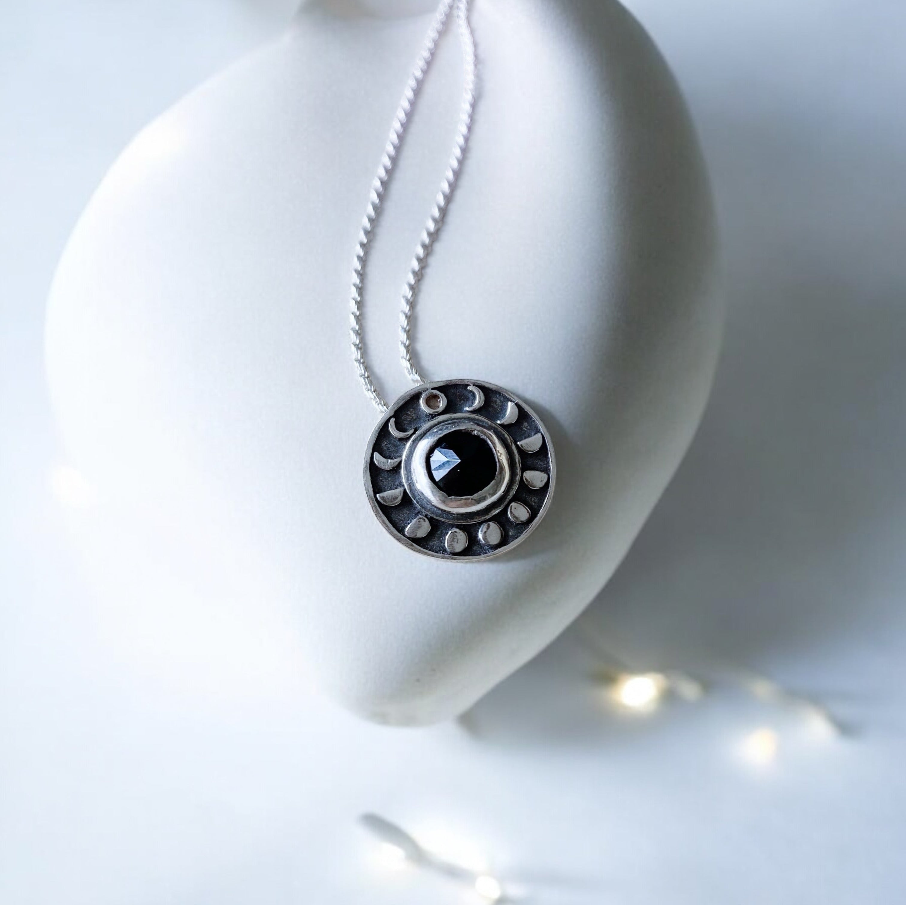 Colgante Medalla Ciclo Lunar - Varias Piedras