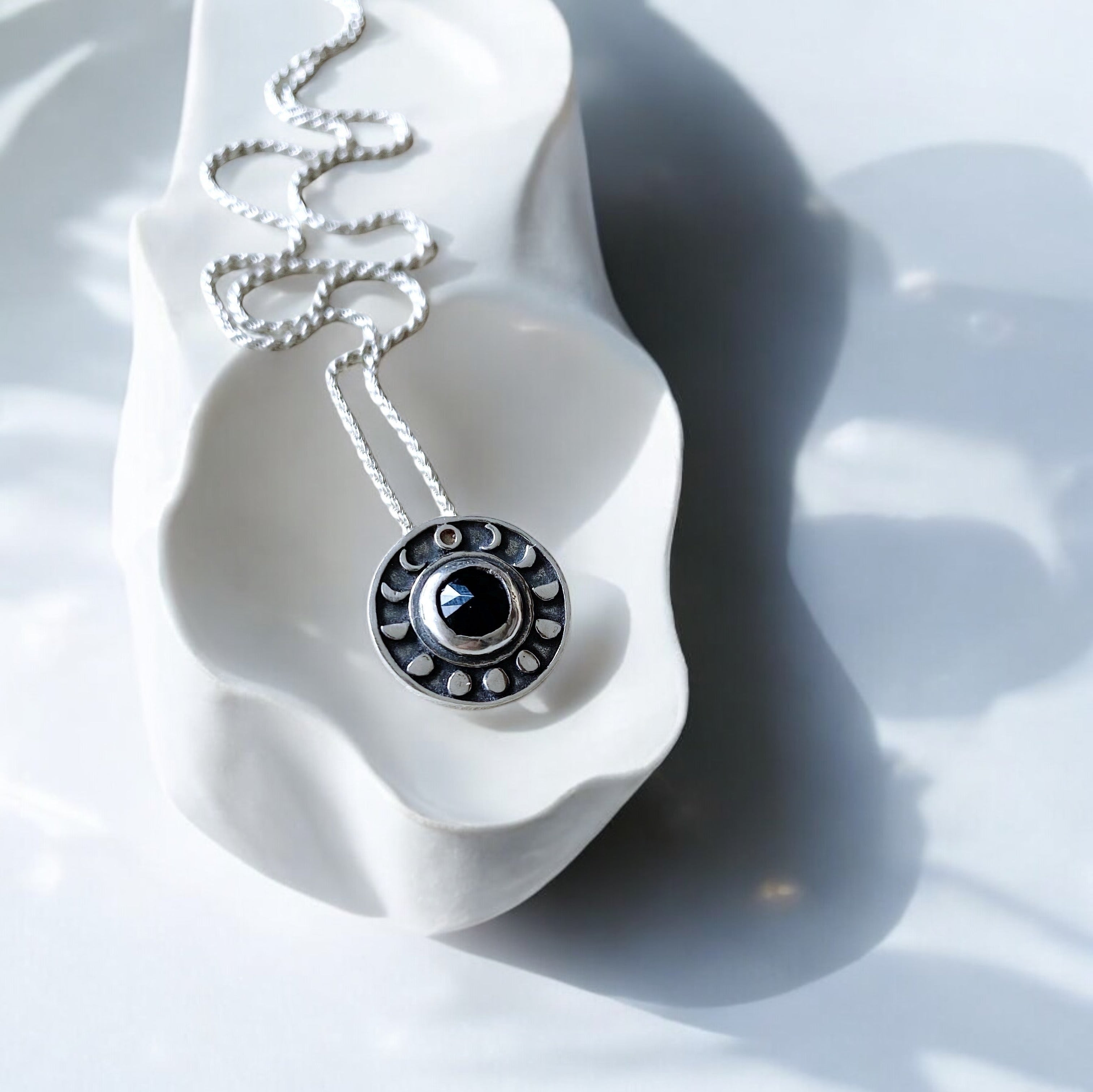 Colgante Medalla Ciclo Lunar - Varias Piedras