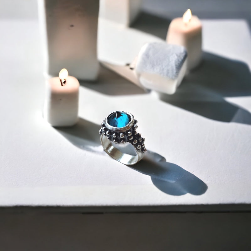 Anillo Leo spike Topacio London Blue