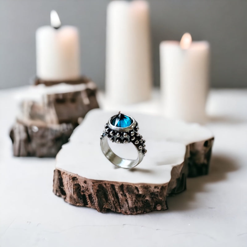 Anillo Leo spike Topacio London Blue