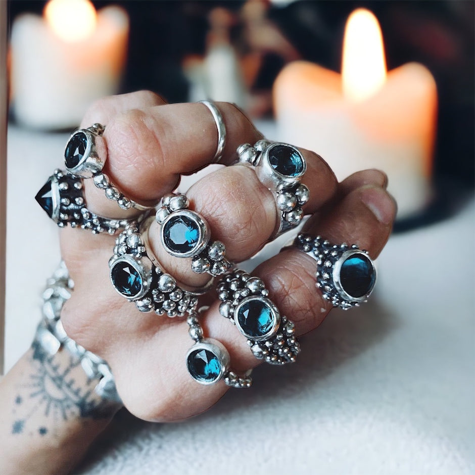 Anillo Leo spike Topacio London Blue