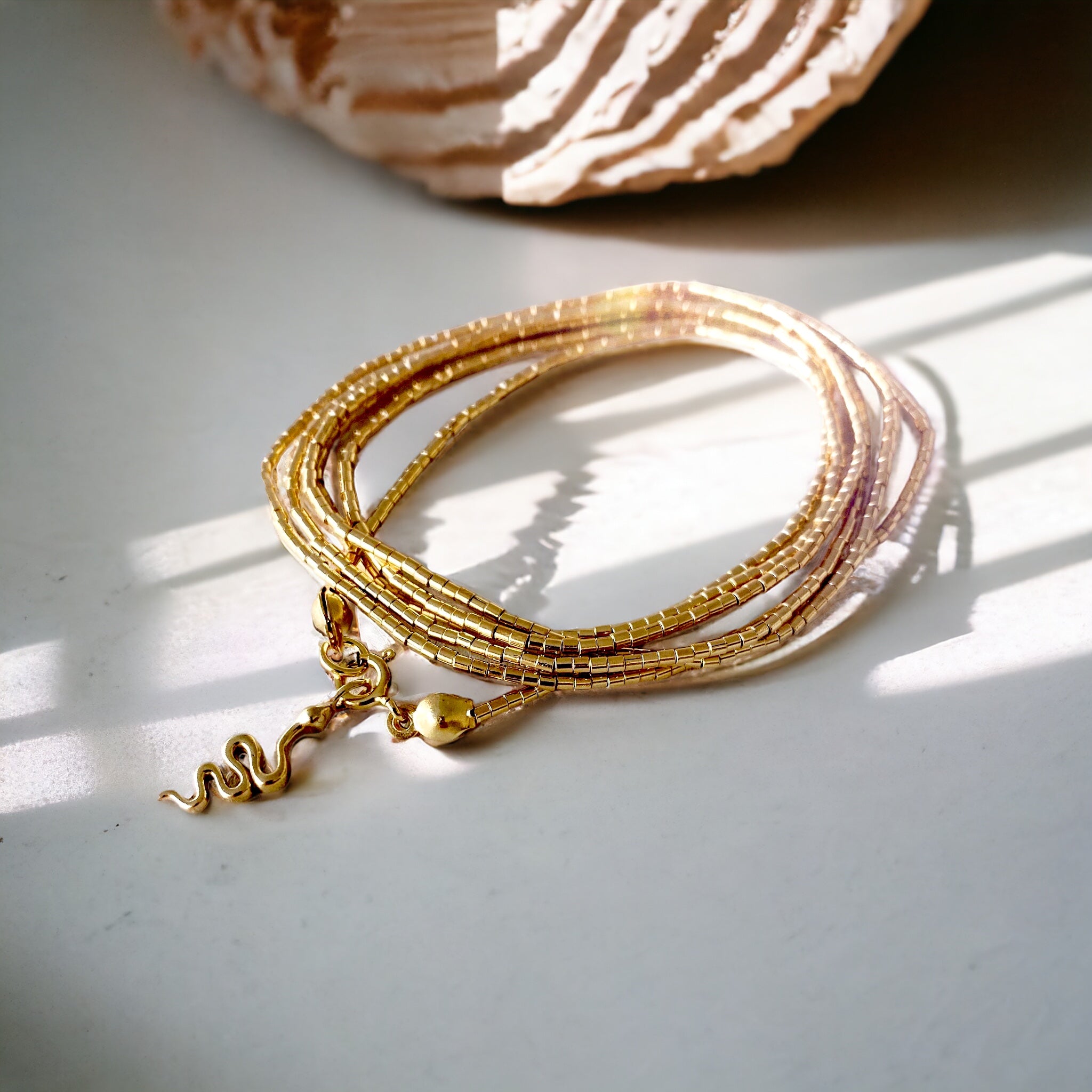 Pulsera Mostacilla Gold 6 vueltas + mini chiche sorpresa - PREVENTA