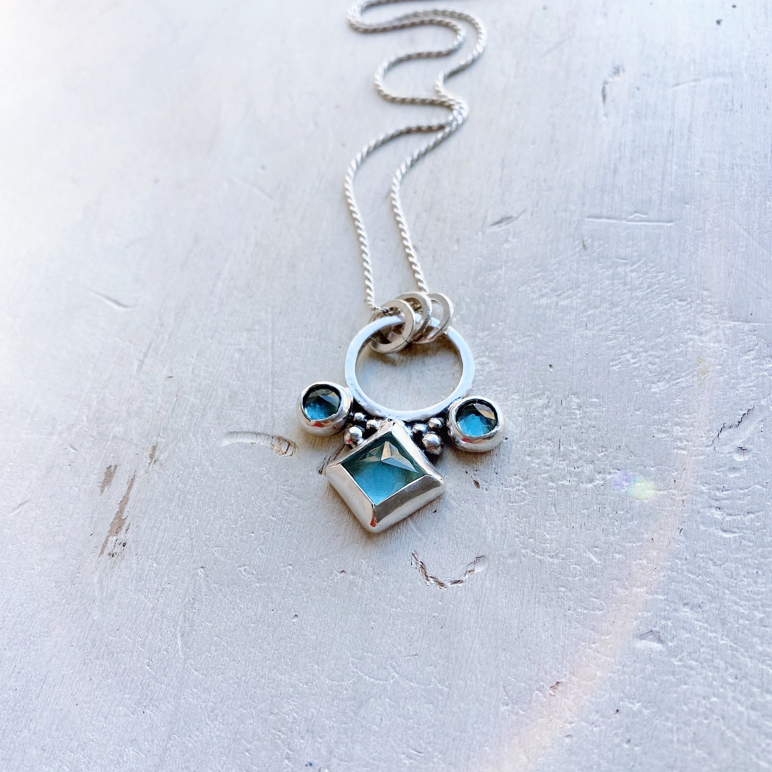 Colgante Fez - Varias Piedras