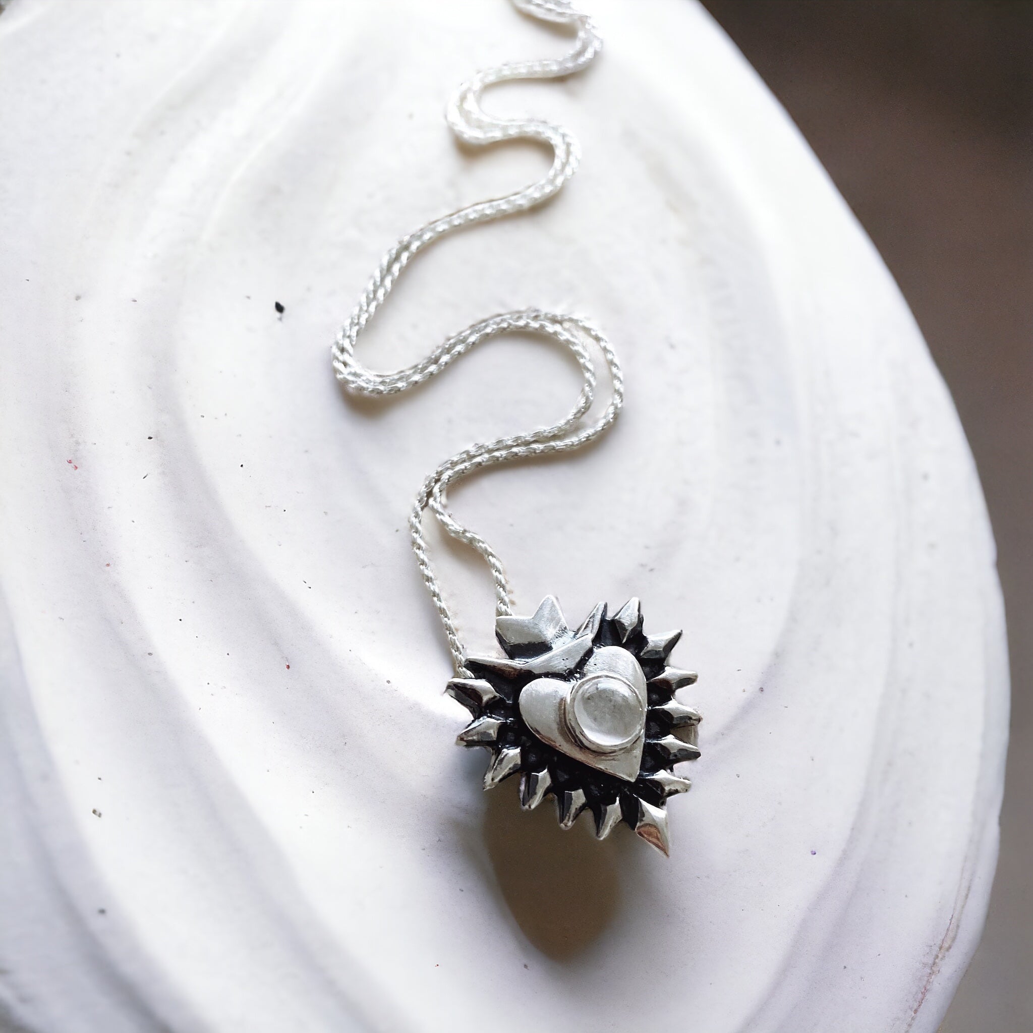 Colgante Corazon Sagrado - Varias Piedras