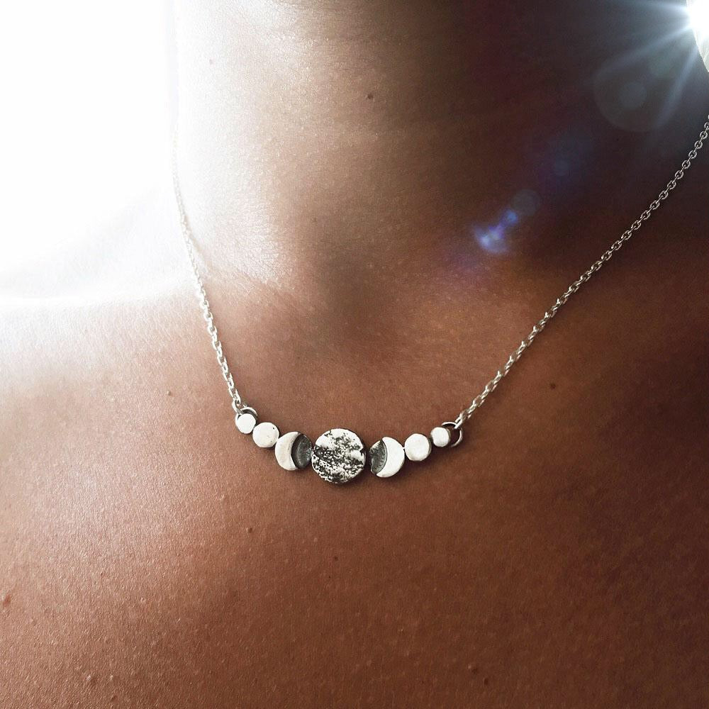 Pack Collar Fases Lunares + plato cerámica Gres