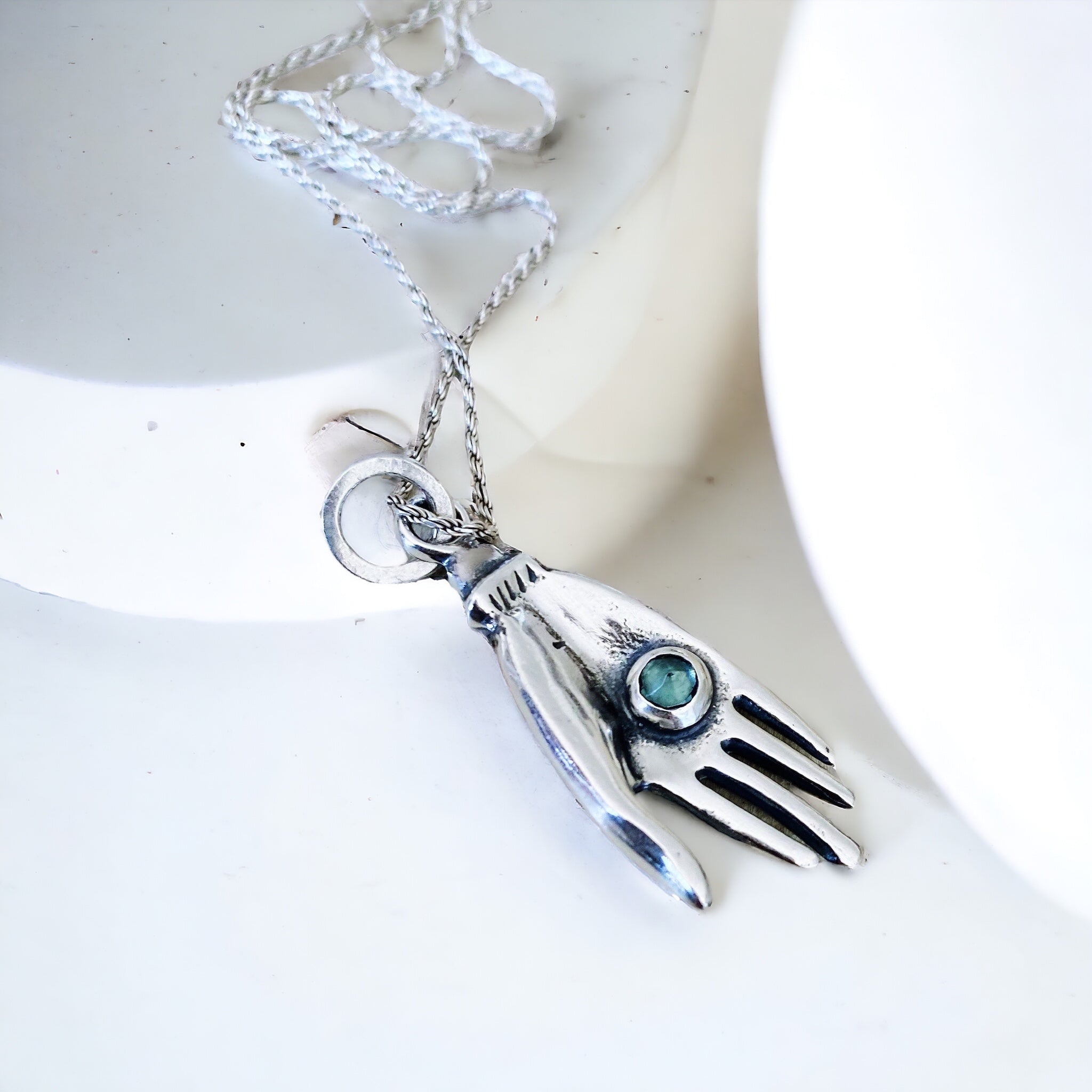 Colgante Mistic Hamsa Topacio London Blue - PRE ORDER