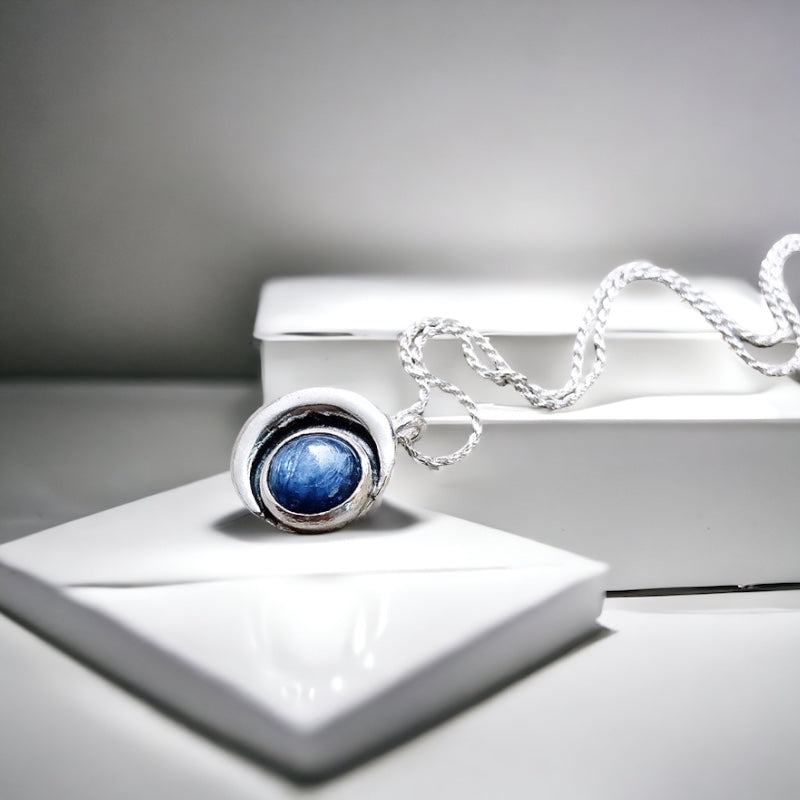 Colgante Medalla Eclipse cianita