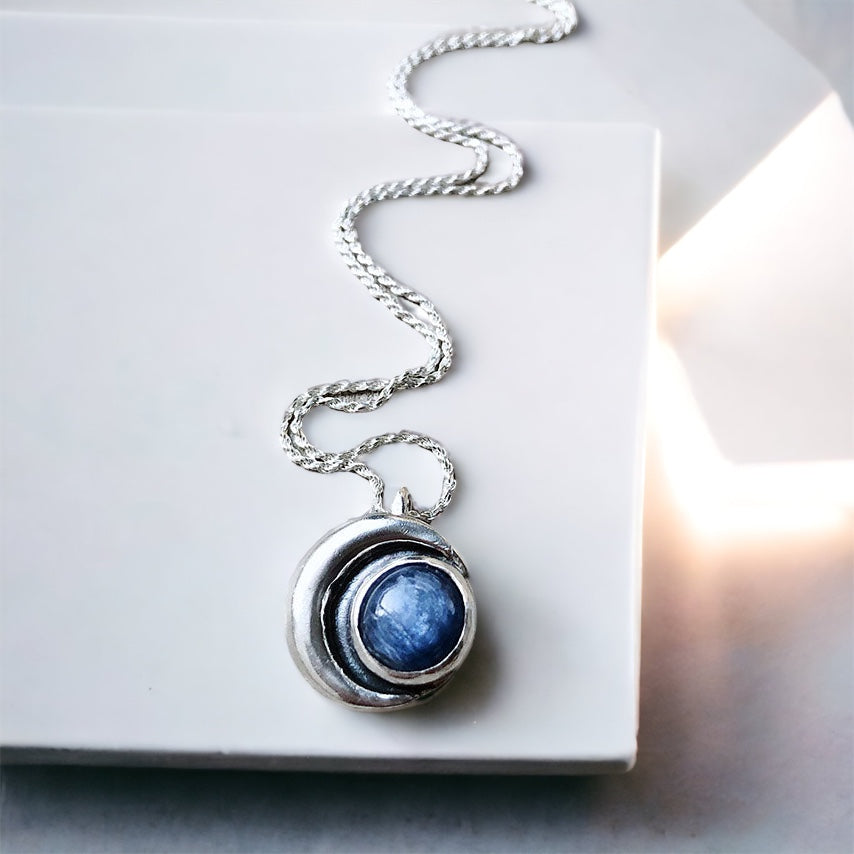 Colgante Medalla Eclipse cianita