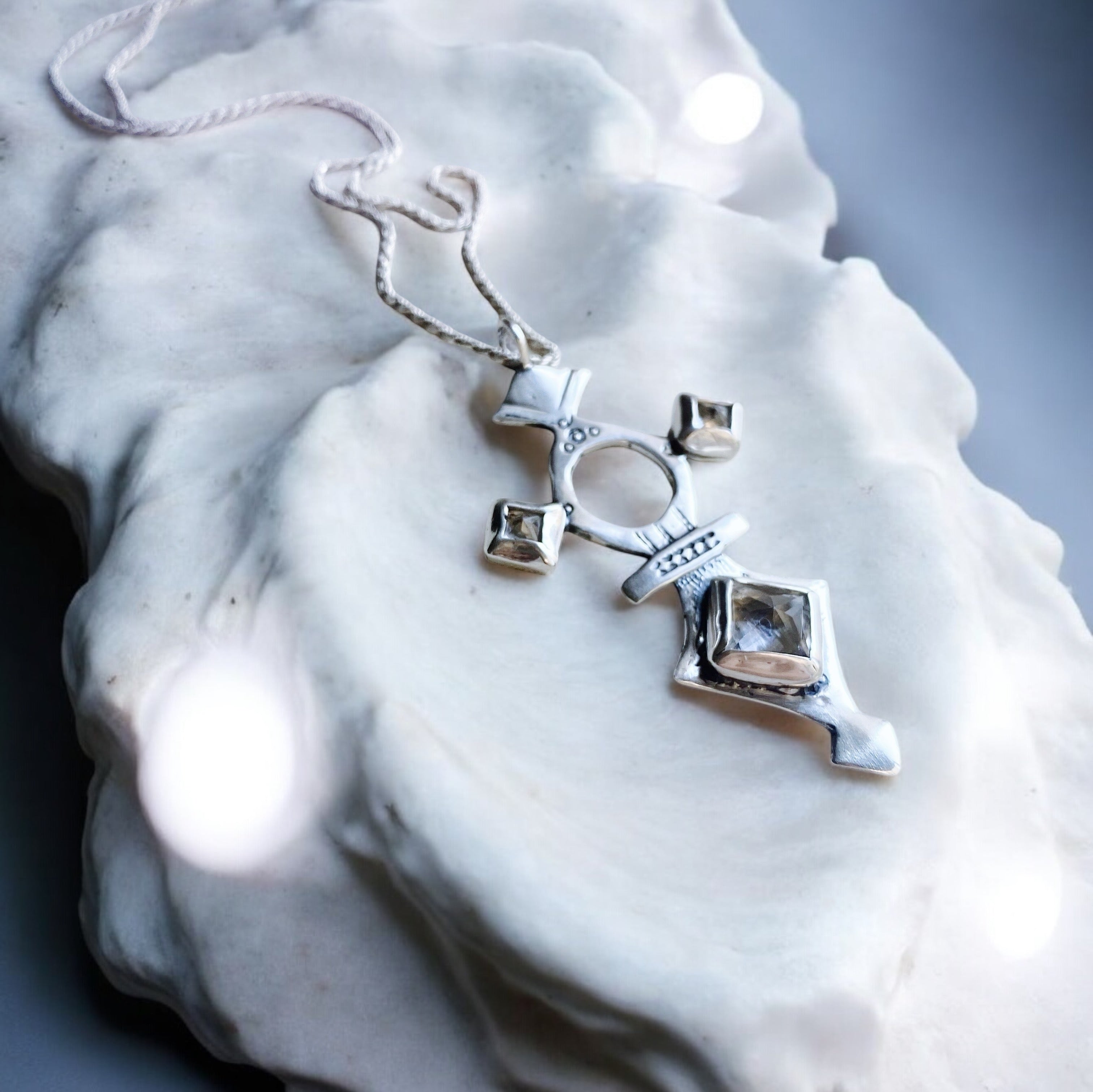 Colgante cruz Tuareg - Topacios Blancos