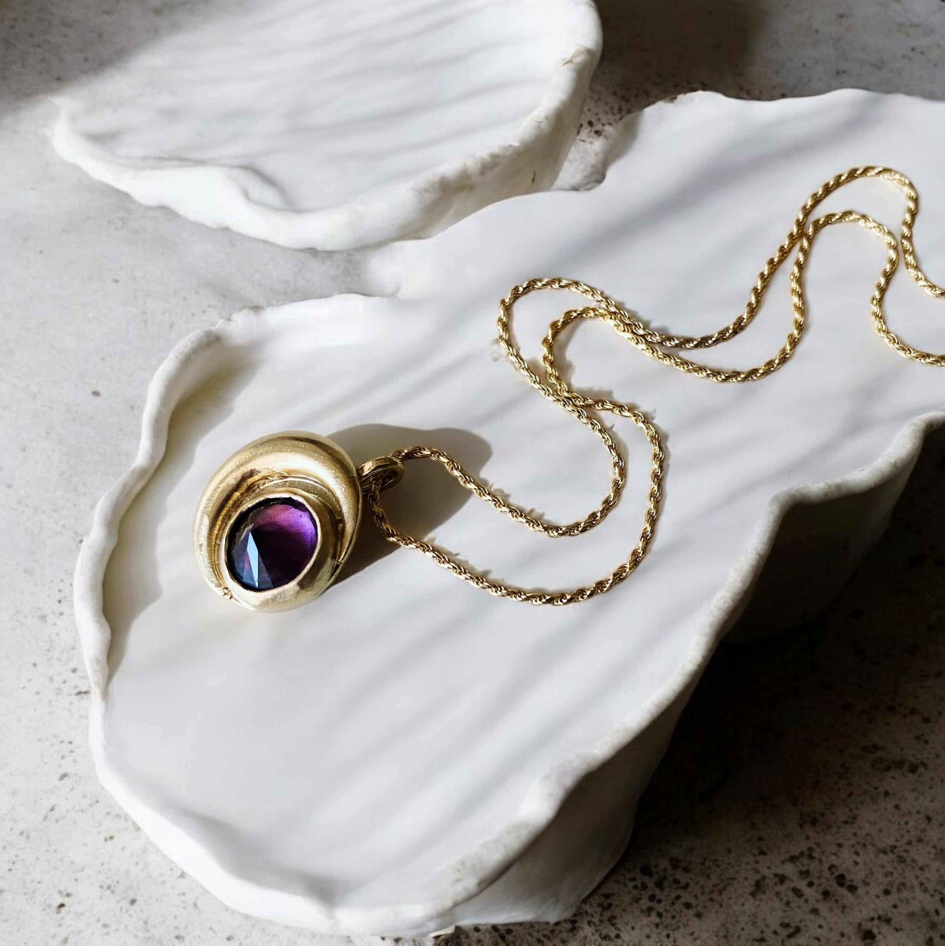Collar Medalla Eclipse Gold Amatista