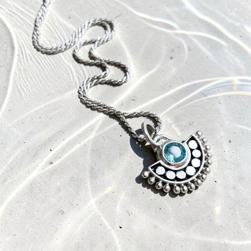 Colgante mini Tumi / Varias Piedras