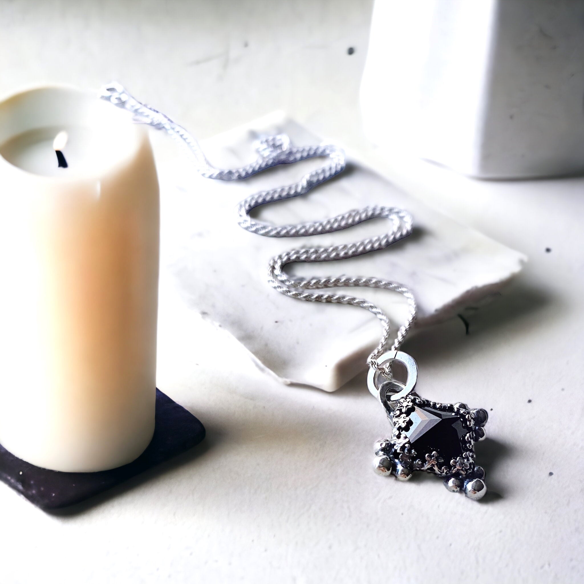 Colgante Prisma Sexy Lace - Varias Piedras