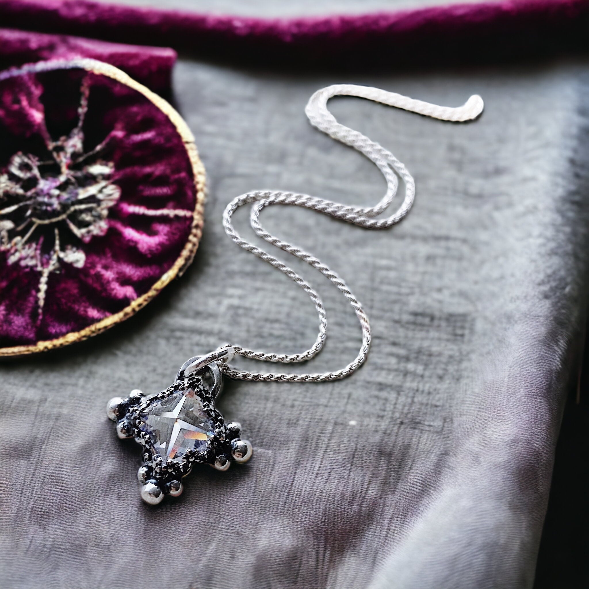 Colgante Prisma Sexy Lace - Varias Piedras